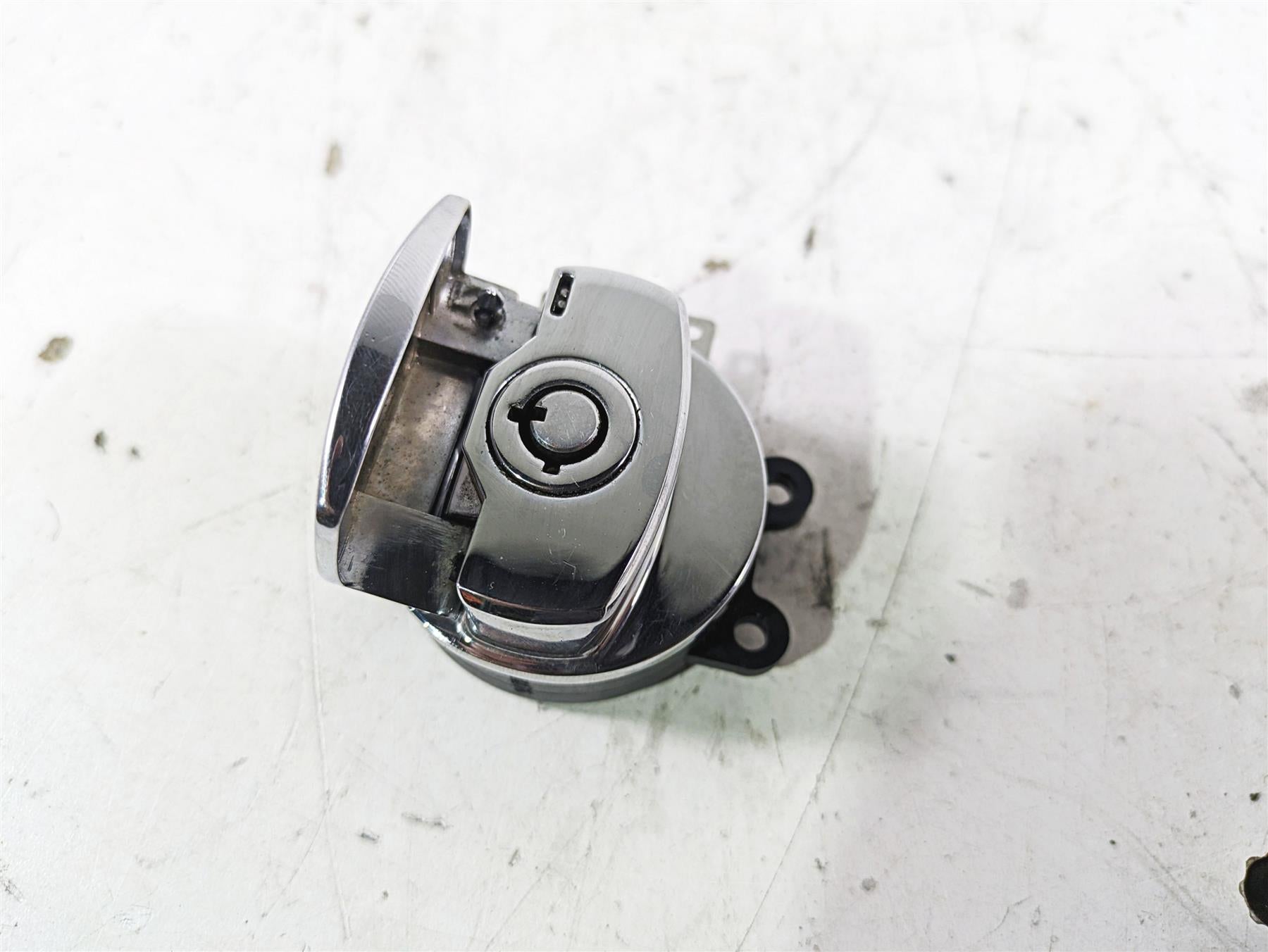 2005 Harley Softail FLSTFSE CVO Fat Boy Ignition Switch Key Lock Set 71450-04 {{ shop.shopifyCountryName }} - Mototech271