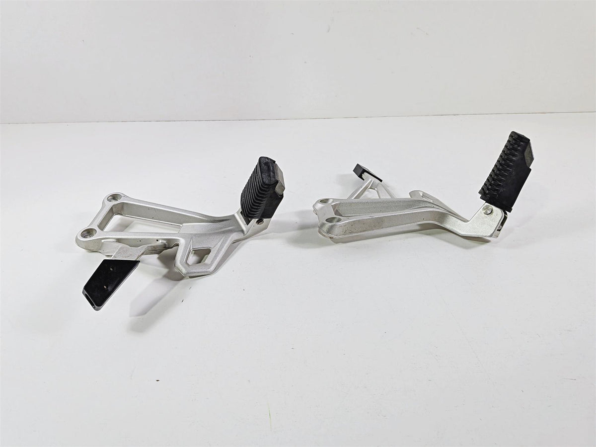 2023 BMW F850GS K81 Rear Passenger Foot Peg Rest Set 46718564829 46718564830 {{ shop.shopifyCountryName }} - Mototech271