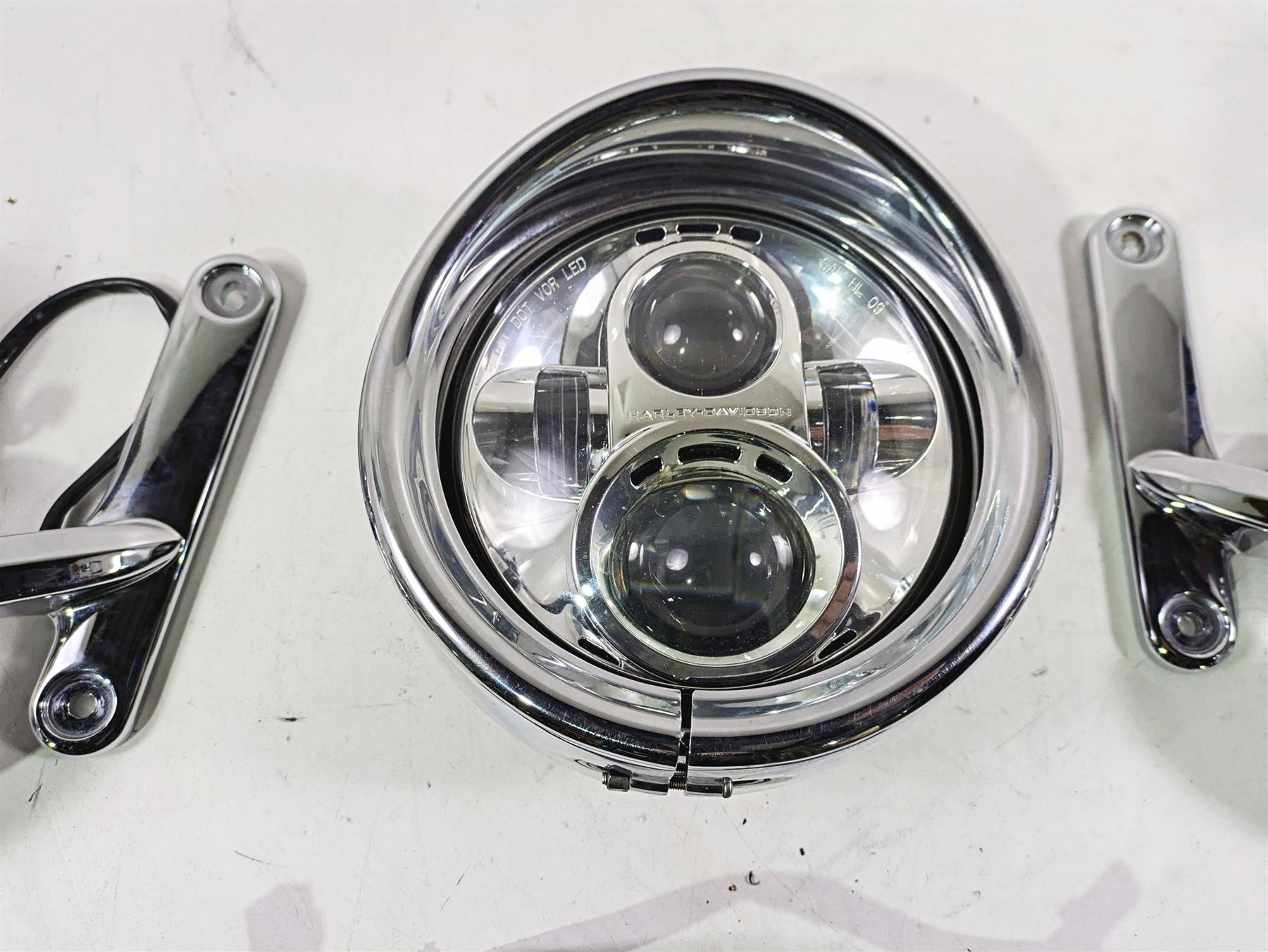 2011 Harley Touring FLHTCUSE CVO E-Glide Front Spot Head Light Blinkers 69560-06 {{ shop.shopifyCountryName }} - Mototech271
