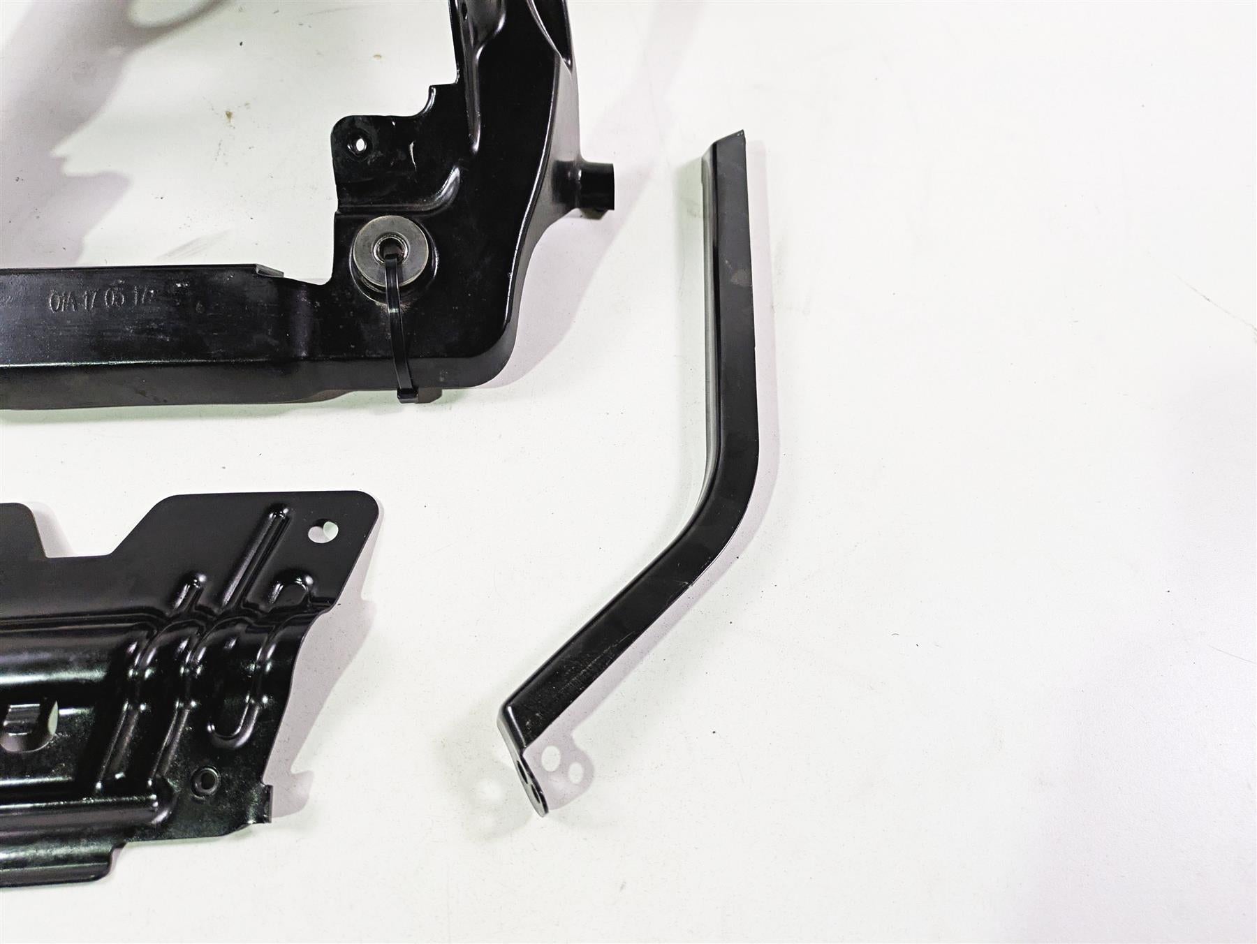 2017 Indian Chieftain Limited Front Fairing Stay Holder Carrier 1022608 {{ shop.shopifyCountryName }} - Mototech271