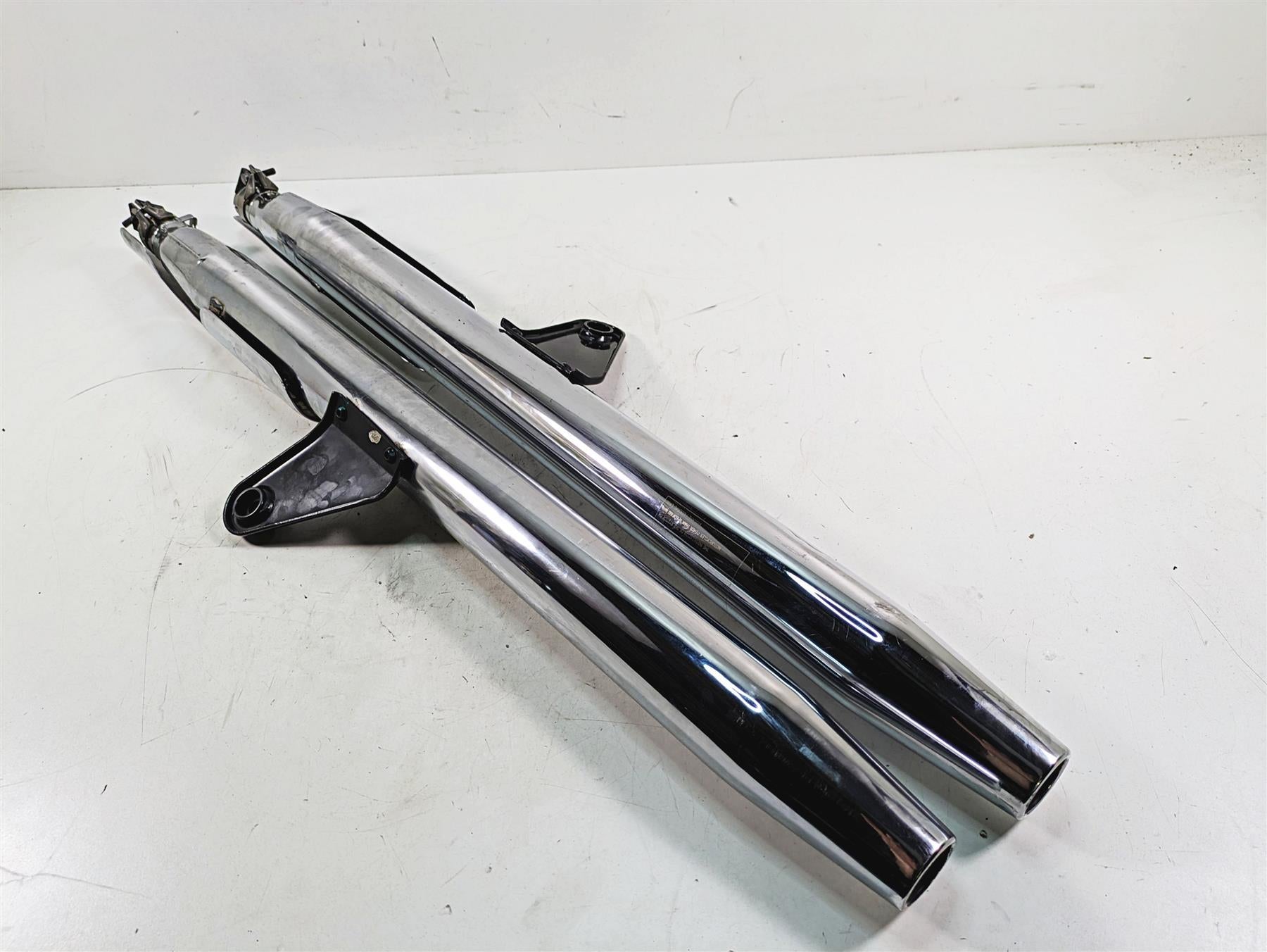 2011 Triumph America Exhaust Pipe Muffler Silencer Set T2206423 {{ shop.shopifyCountryName }} - Mototech271