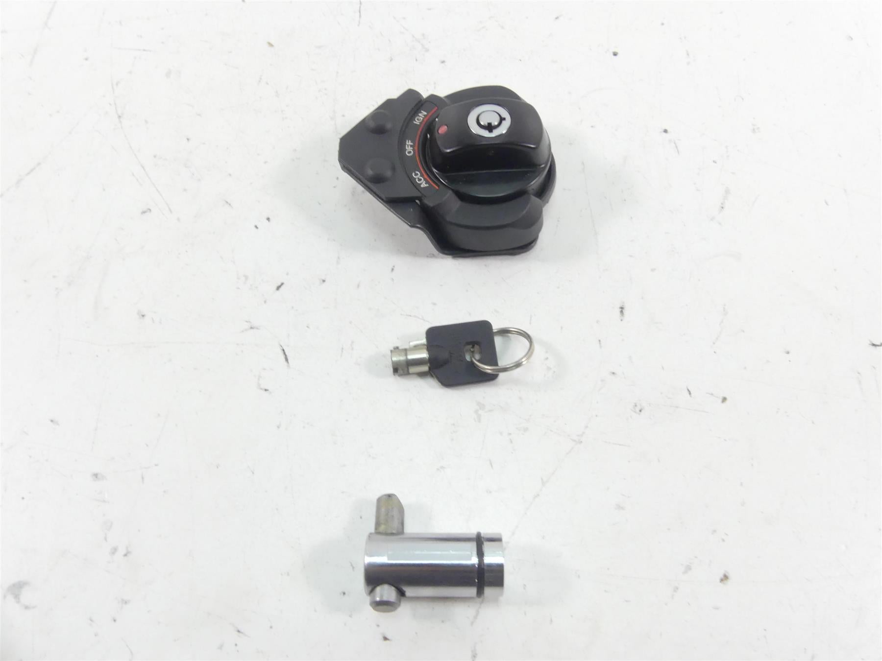 2012 Harley VRSCF Muscle Rod Ignition Switch Key Lock Set 70020-05 {{ shop.shopifyCountryName }} - Mototech271