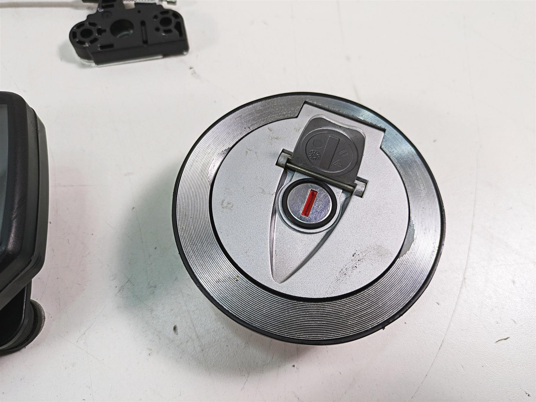 2020 Aprilia Tuono V4 Factory Gauges 776mi Cdi Ignition Key Lock Set 2B003549 {{ shop.shopifyCountryName }} - Mototech271