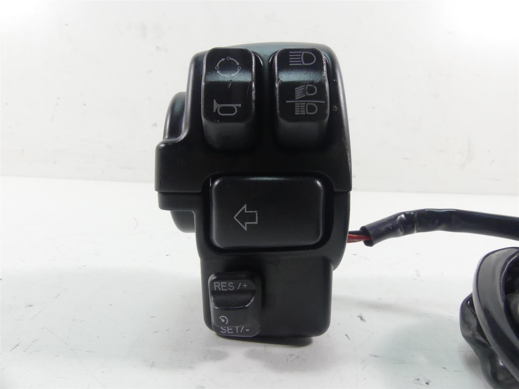 2021 Harley Softail FLSB Sport Glide Left Hand Cruise Control Switch 71500288 {{ shop.shopifyCountryName }} - Mototech271