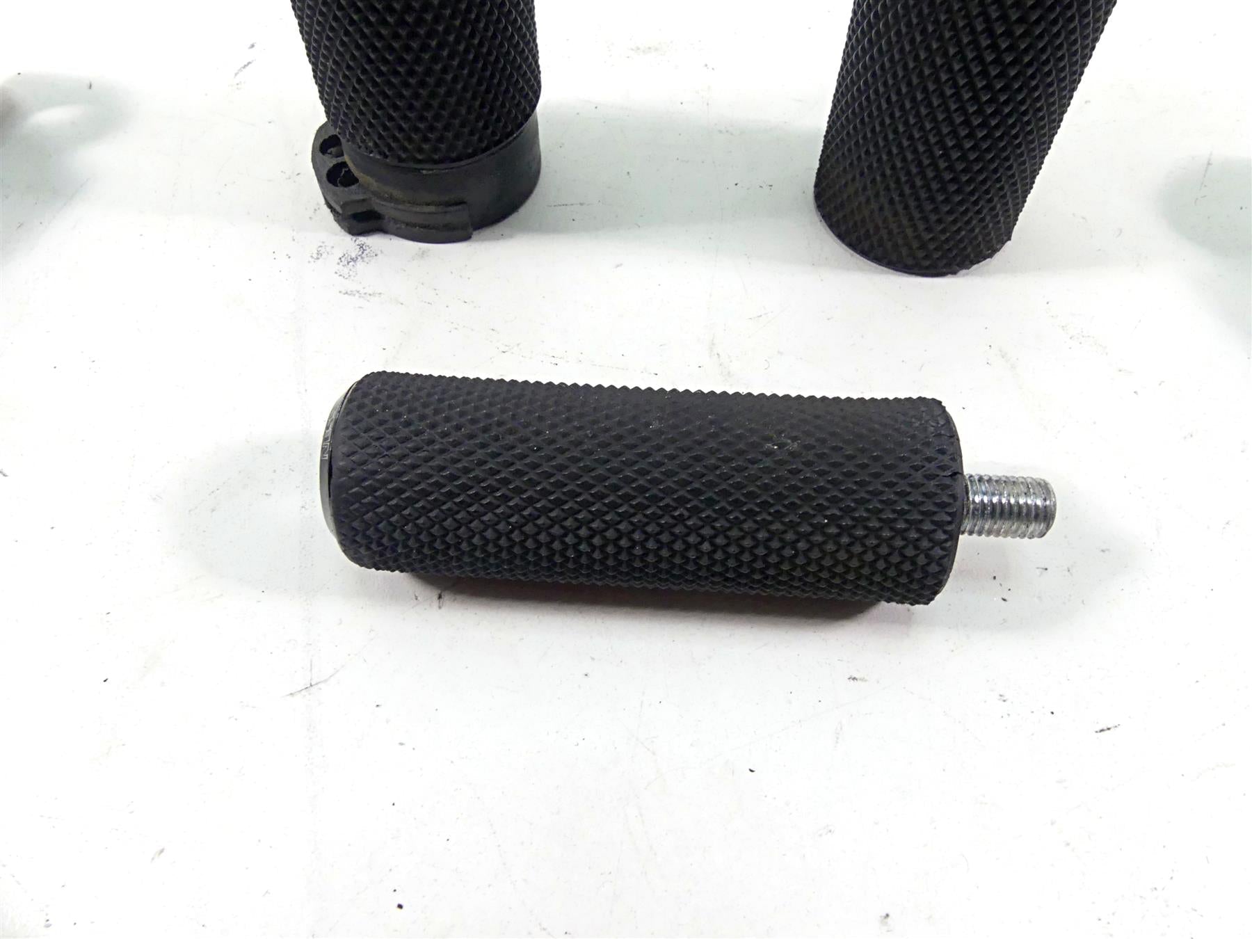 2011 Harley Softail FXS Blackline Arlen Ness Fusion Foot Peg Grip Set 55-0038 {{ shop.shopifyCountryName }} - Mototech271