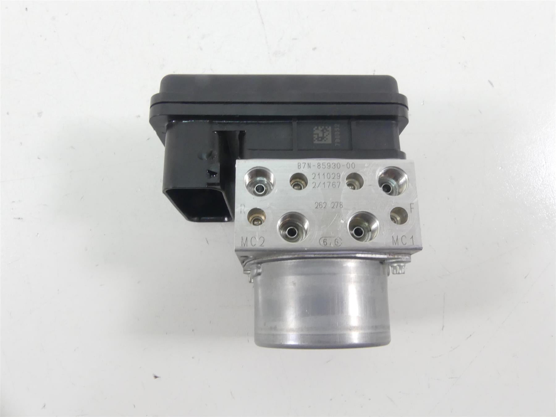 2022 Yamaha MT09 FZ09 Abs Brake Pump Pressure Module B7N-85930-09-00 {{ shop.shopifyCountryName }} - Mototech271