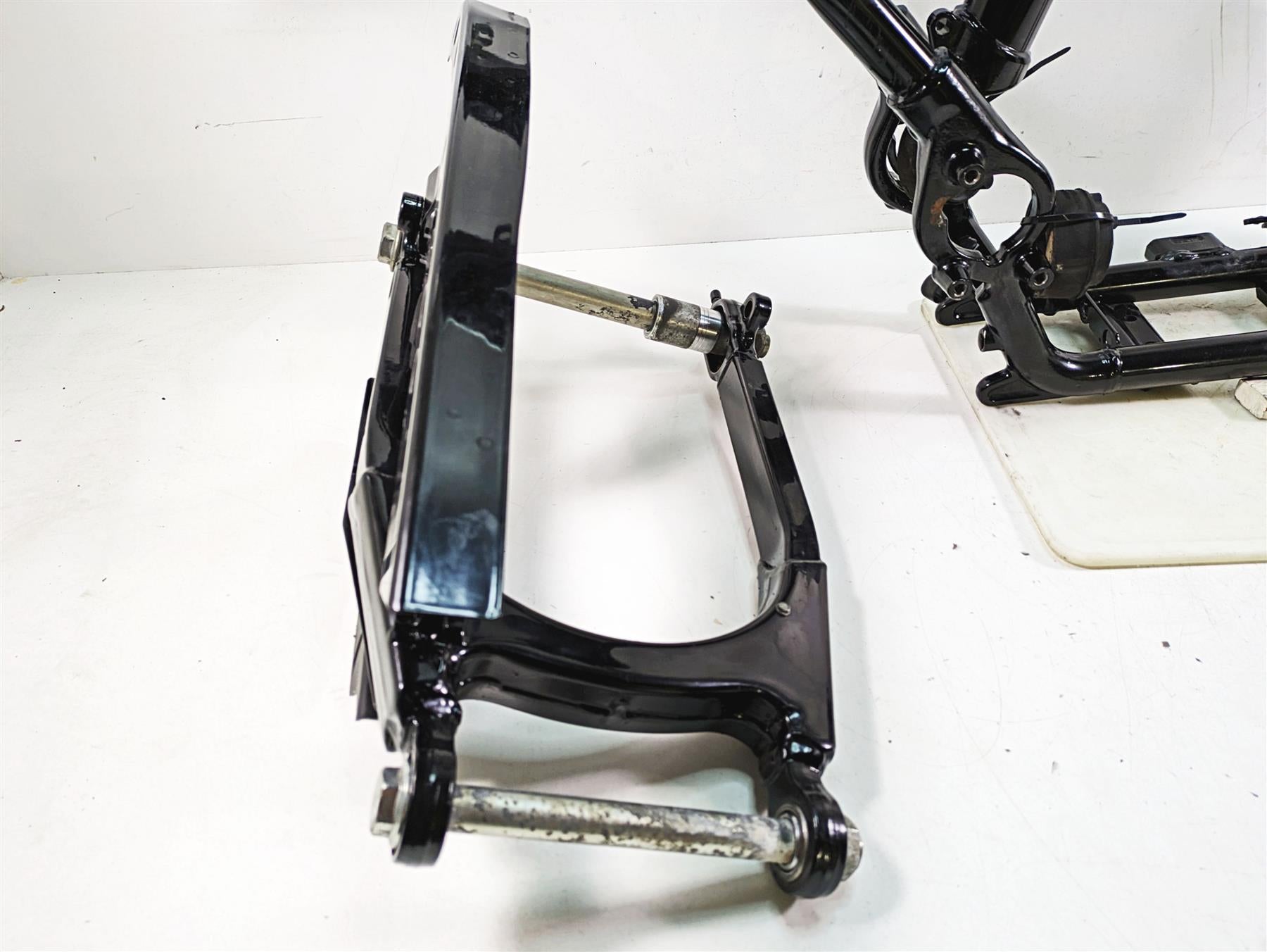 2017 Harley XL883 N Sportster Iron Straight Frame Chassis & Swingarm With Clean Ohio Title 47000031 {{ shop.shopifyCountryName }} - Mototech271