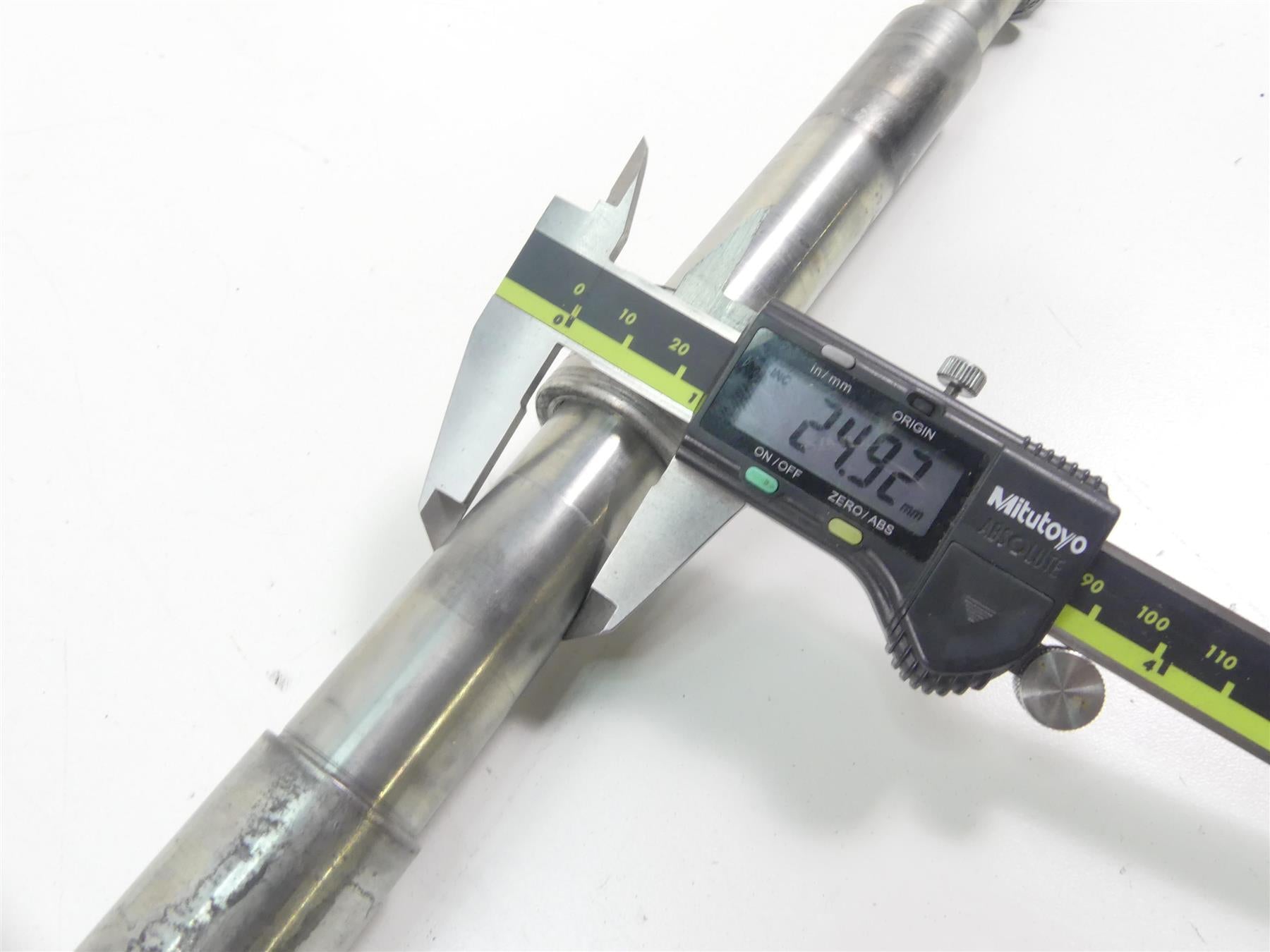 2011 Harley Touring FLTRU Road Glide Front Axle Wheel Spindle 25mm 41547-07A {{ shop.shopifyCountryName }} - Mototech271