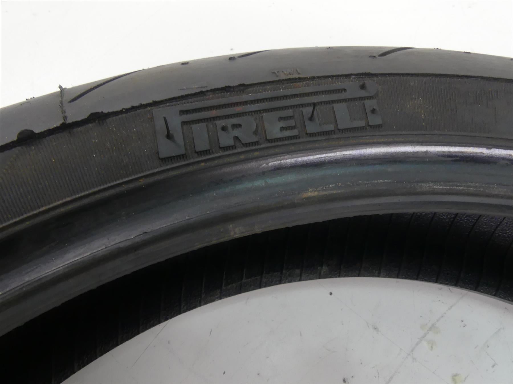 Used Front Motorcycle Tire Pirelli Diablo Rosso 3 III 120/70-17 DOT1719 2807800 {{ shop.shopifyCountryName }} - Mototech271