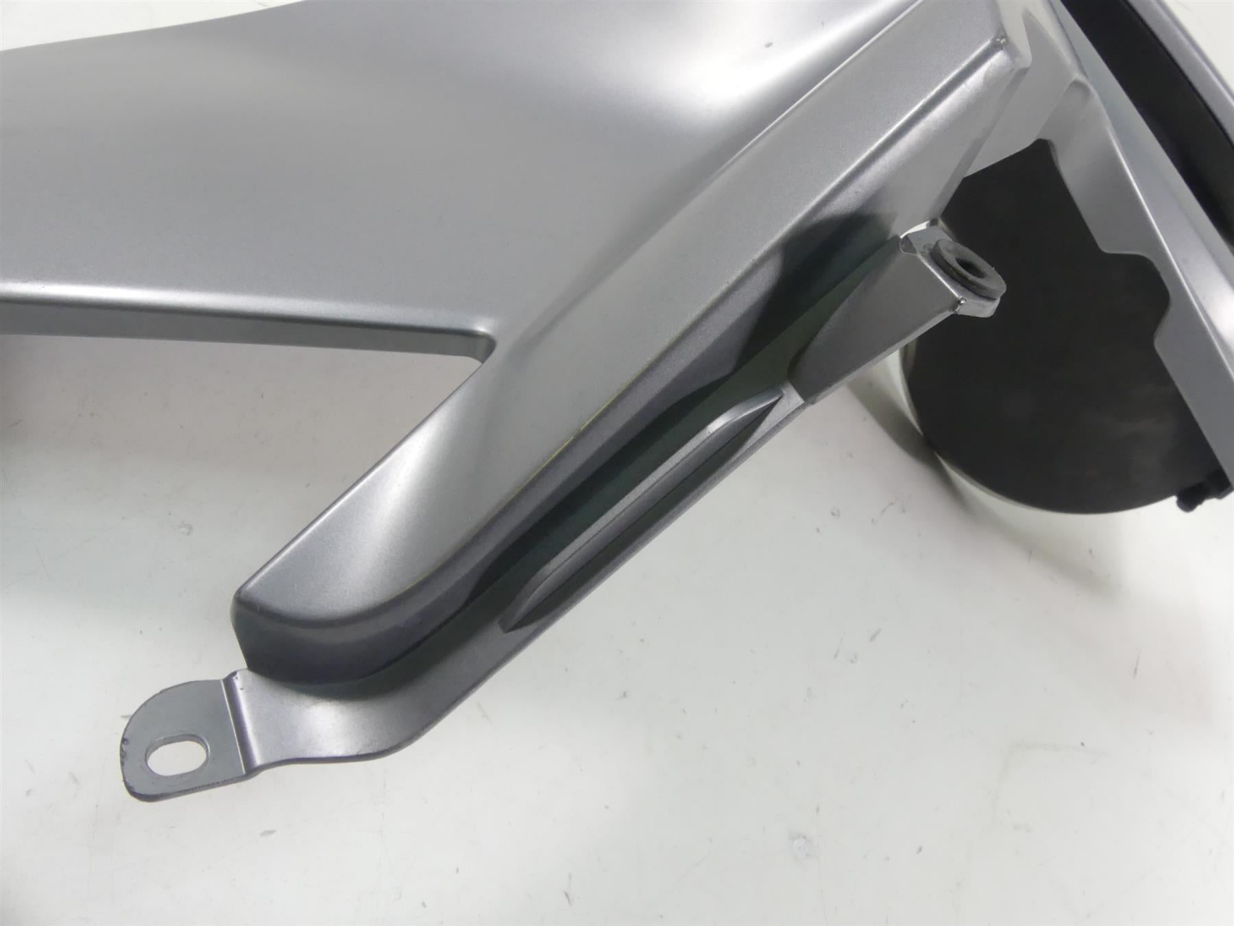 2015 BMW R1200RT K52 Right Side Between Leg Knee Fairing Cover 46638583582 {{ shop.shopifyCountryName }} - Mototech271