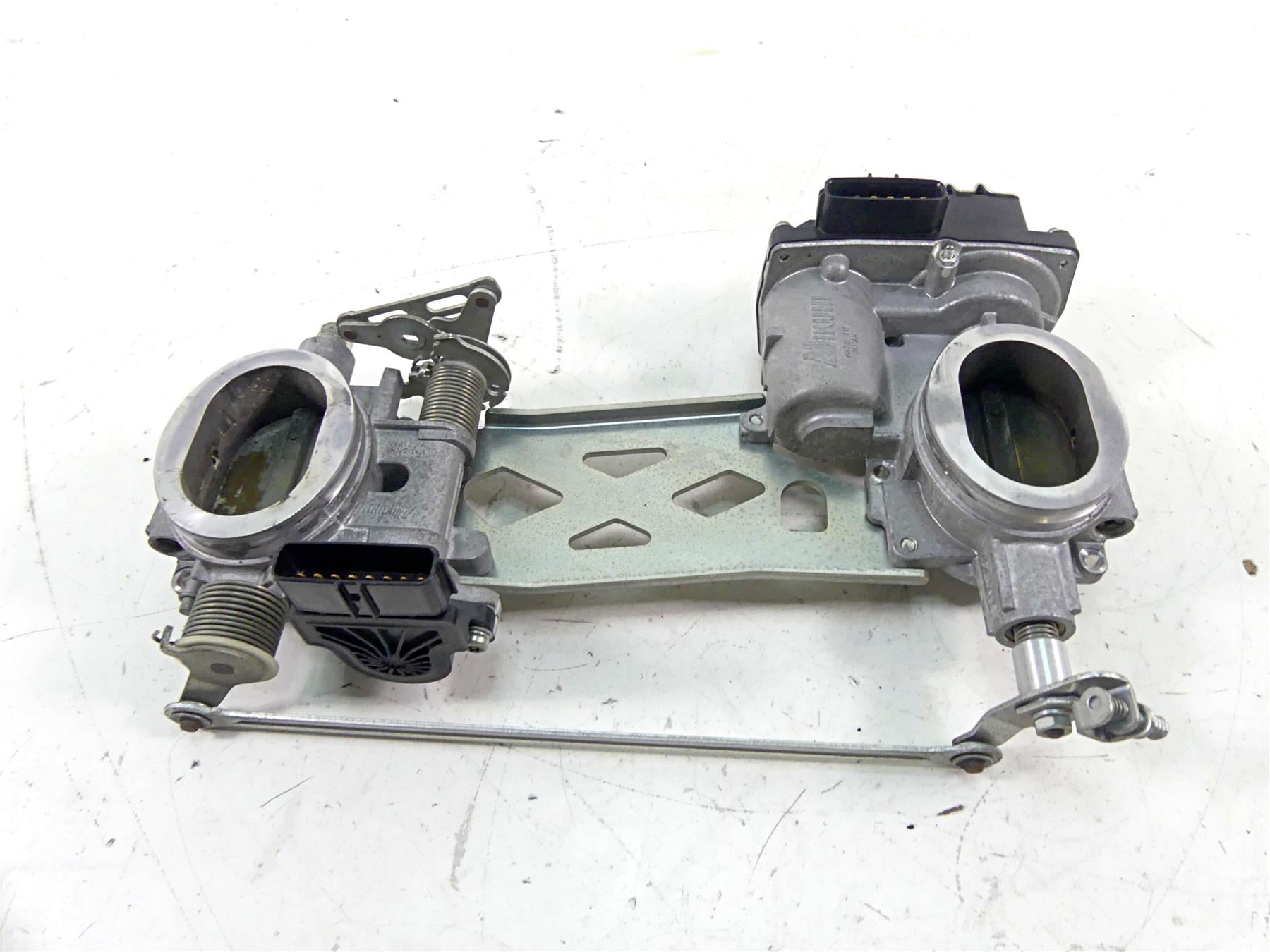 2013 Ducati Diavel Red Mikuni Throttle Body Bodies Set 28240871A {{ shop.shopifyCountryName }} - Mototech271