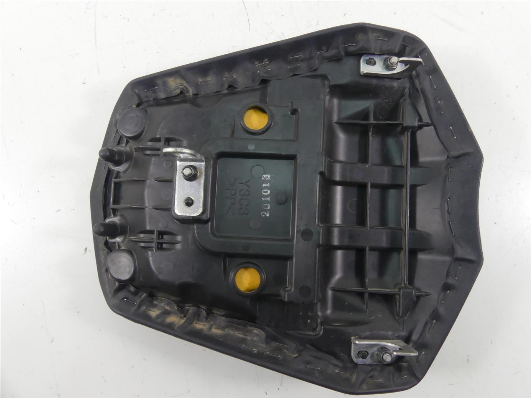 2008 Yamaha FZ1 Fazer Rear Passenger Saddle Seat 3C3-24750-00-00 3C3-24750-03-00 {{ shop.shopifyCountryName }} - Mototech271