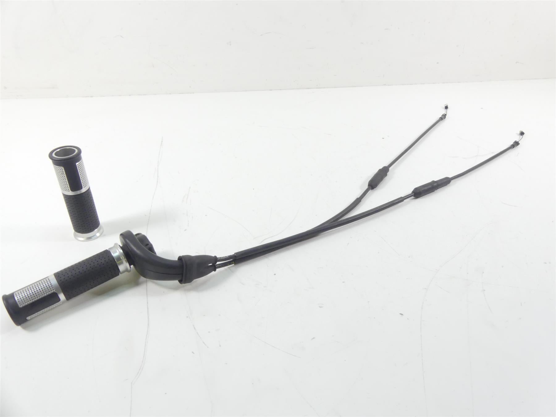 2006 Ducati 999 Biposto Throttle Cable + Grip Set 65420161A {{ shop.shopifyCountryName }} - Mototech271