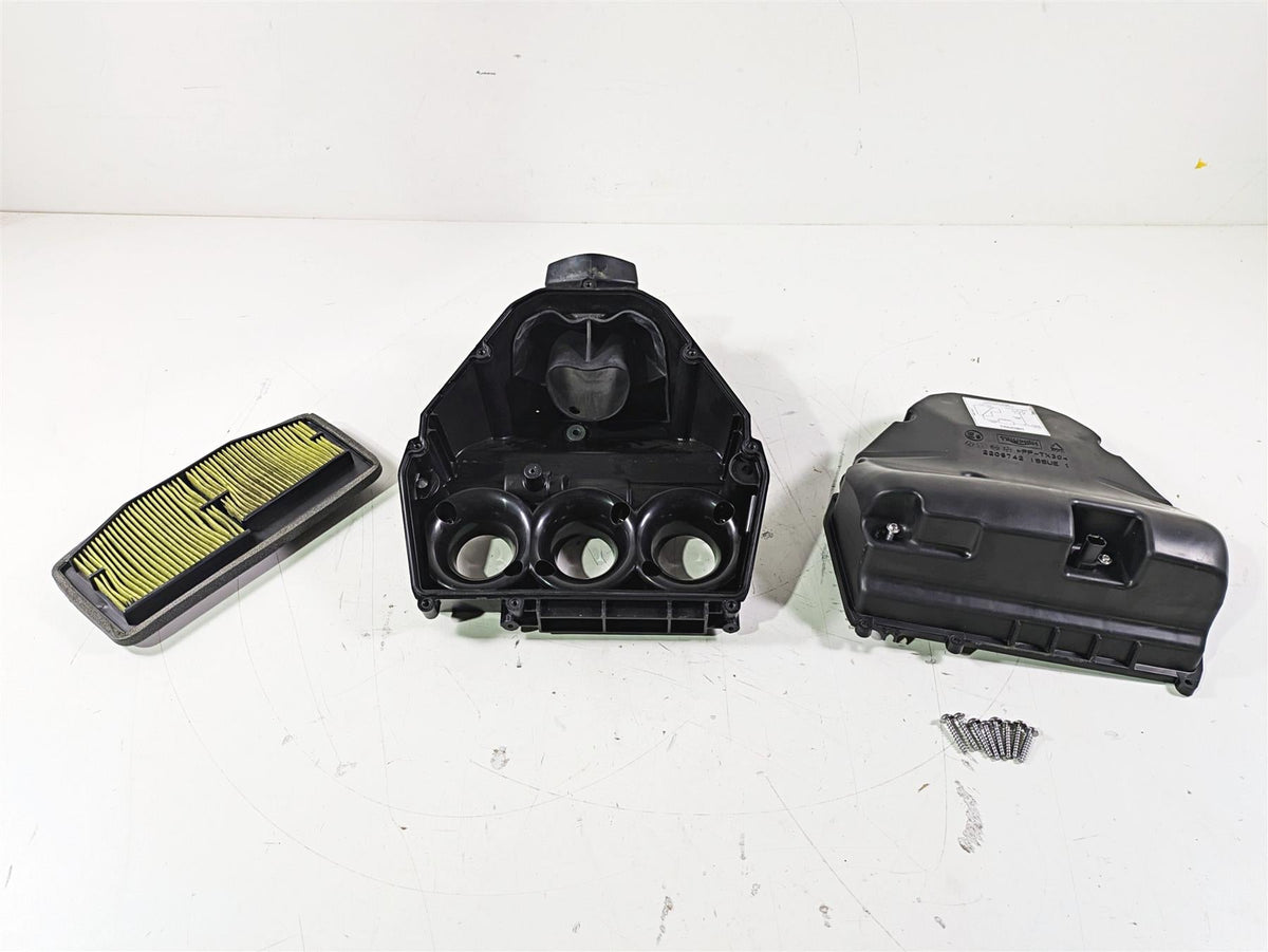 2020 Triumph Daytona 765 Moto2 Air Box Cleaner Breather Set T2209874 {{ shop.shopifyCountryName }} - Mototech271