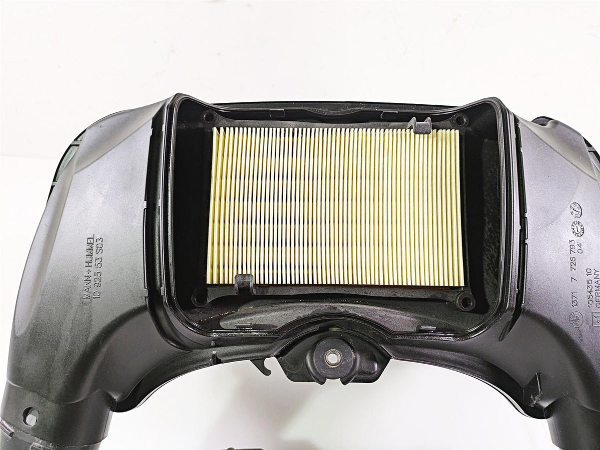 2019 BMW R1250RT K52 Airbox Air Box Cleaner Breather Filter 13718567190 {{ shop.shopifyCountryName }} - Mototech271