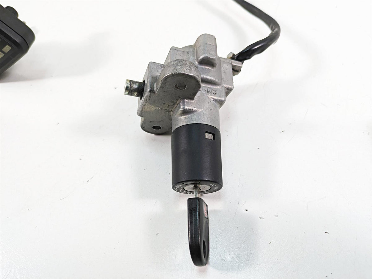 2011 Ducati Hypermotard 1100 Evo SP Speedometer 11K Ignition Switch 40610773B {{ shop.shopifyCountryName }} - Mototech271
