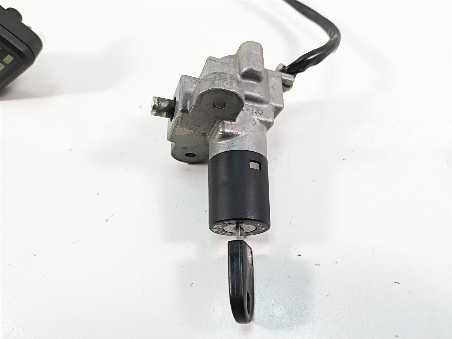 2011 Ducati Hypermotard 1100 Evo SP Speedometer 11K Ignition Switch 40610773B {{ shop.shopifyCountryName }} - Mototech271