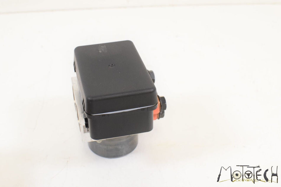 2017 Ducati Panigale 959 ABS Brake Pump Module 54240421C {{ shop.shopifyCountryName }} - Mototech271
