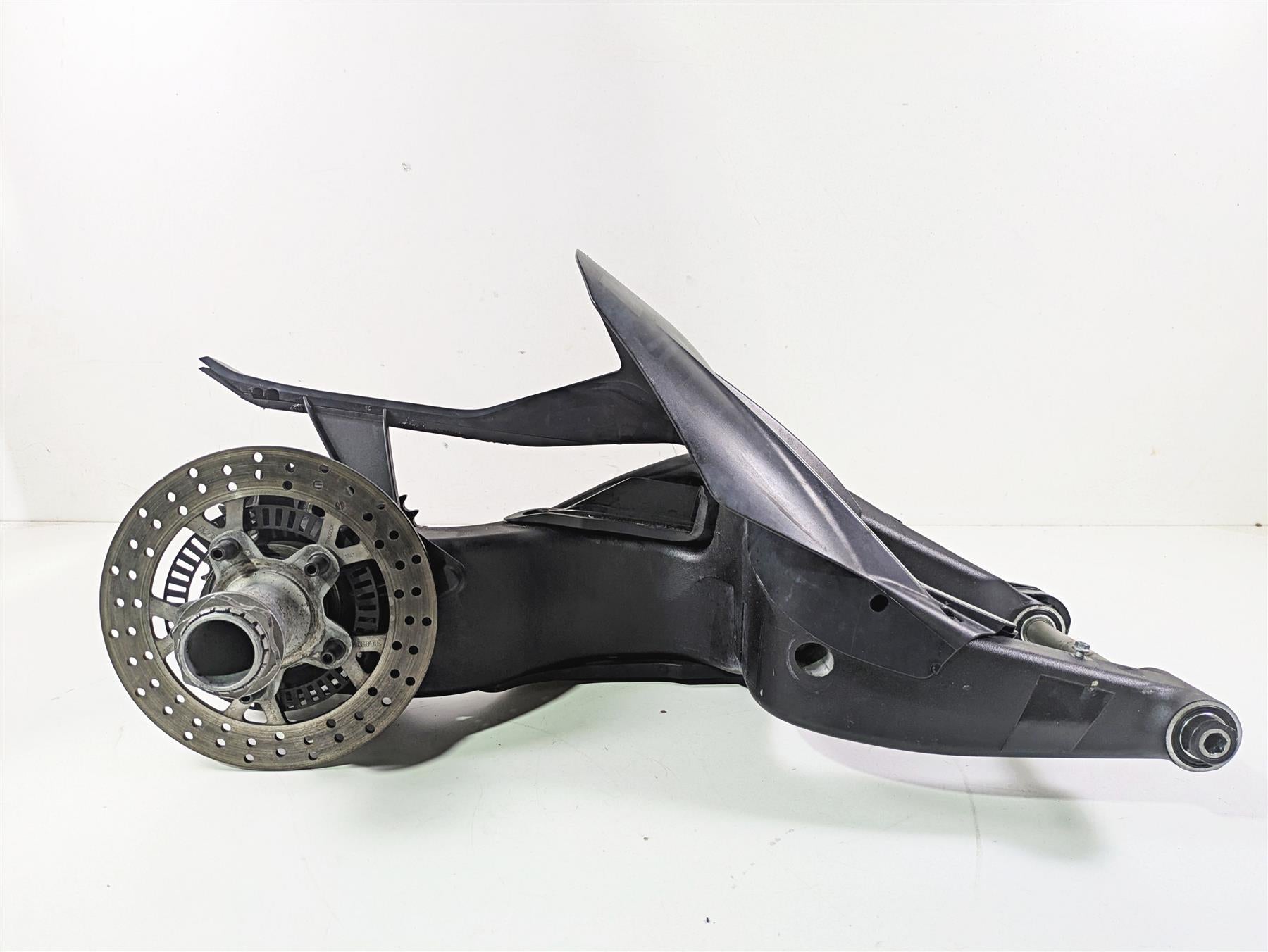2018 KTM 1290 Super Duke R Swingarm Swing Arm & Axle 6130403004433 {{ shop.shopifyCountryName }} - Mototech271