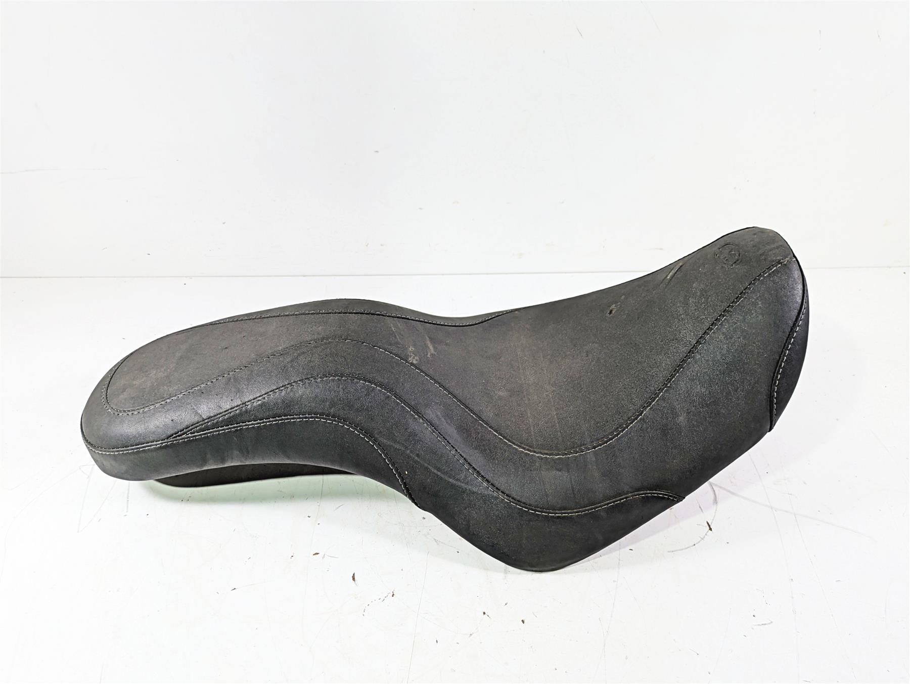 2002 Honda VT1100 Shadow Sabre Mustang Day Tripper Seat Saddle - Read 76340 {{ shop.shopifyCountryName }} - Mototech271