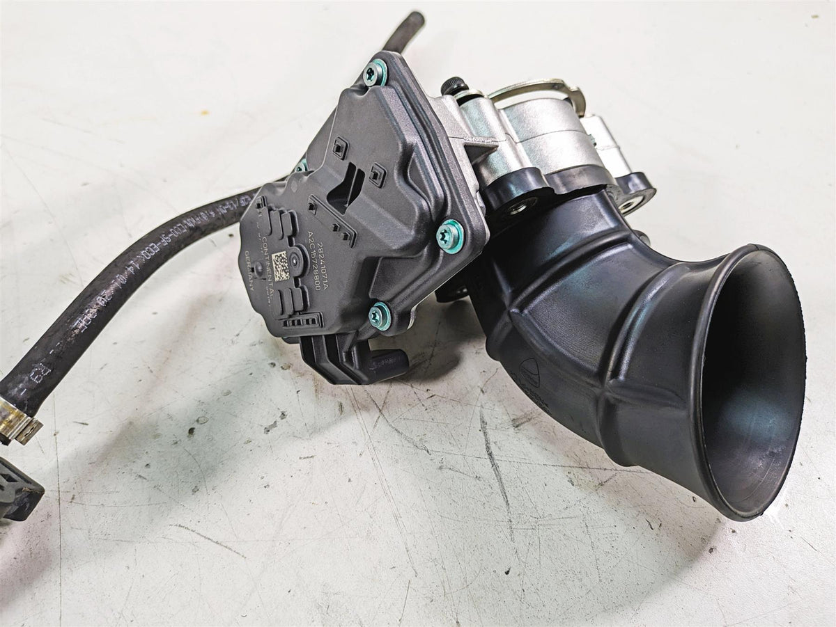2020 Ducati Scrambler 1100 Sport Pro Throttle Body Intake 28241071A 14010851E {{ shop.shopifyCountryName }} - Mototech271
