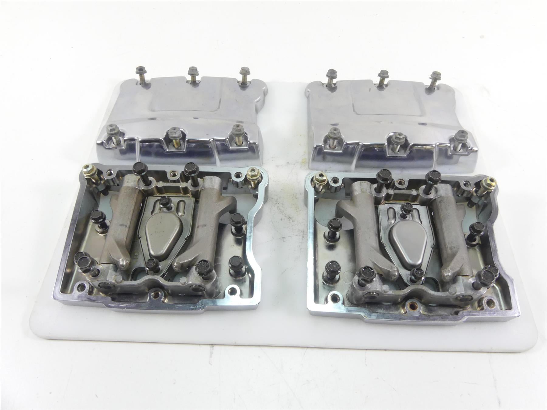 2011 Harley Touring FLTRU Road Glide Rocker Box Valve Cover Set 17571-99 {{ shop.shopifyCountryName }} - Mototech271