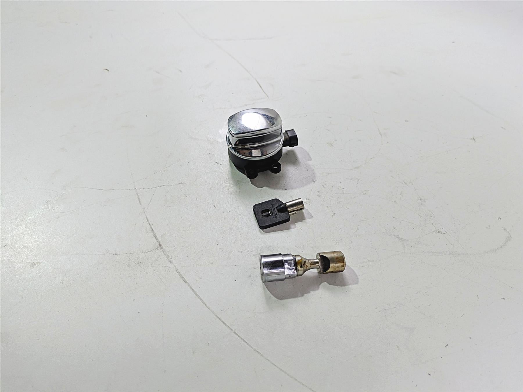 2017 Harley Softail Heritage Classic FLSTC Ignition Switch Key Lock Set 71400076 {{ shop.shopifyCountryName }} - Mototech271