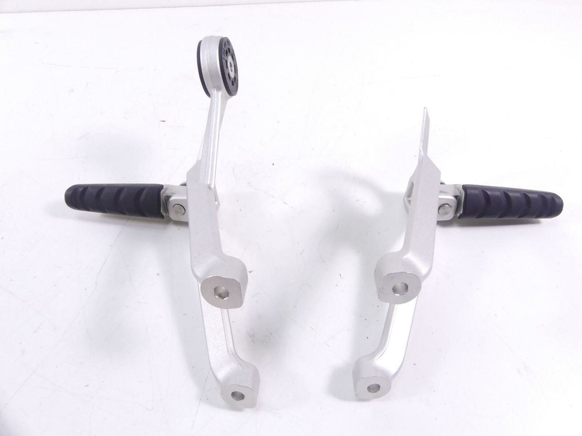 2016 BMW R1200R K53 Passenger Footpeg Foot Peg Set 46718540798 46718540799 {{ shop.shopifyCountryName }} - Mototech271