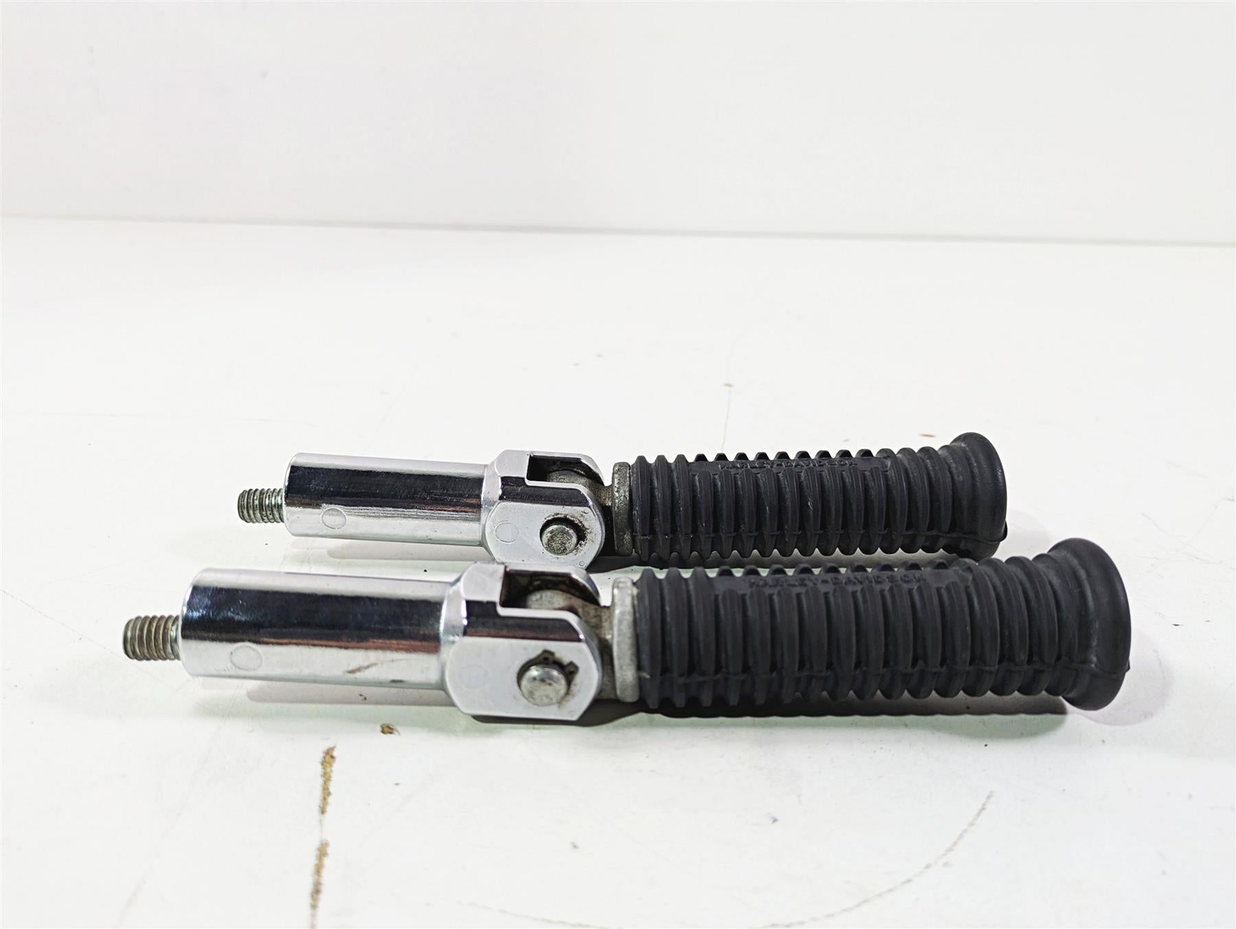 2009 Harley FXCWC Softail Rocker Rear Passenger Footpeg Rest Set - Read 51039-05 {{ shop.shopifyCountryName }} - Mototech271