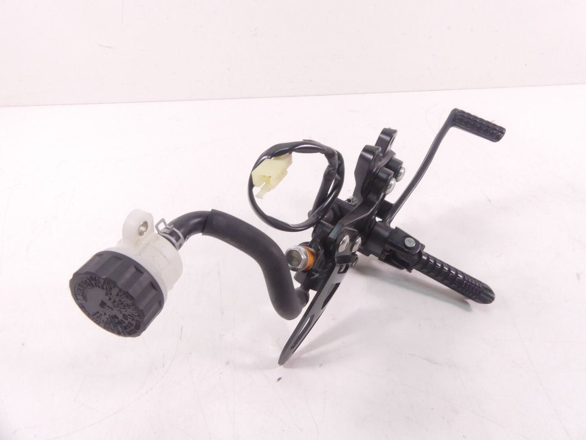 2018 Suzuki GSXR750 Right Front Driver Footpeg Brake Pedal Set 43511-14J10 {{ shop.shopifyCountryName }} - Mototech271