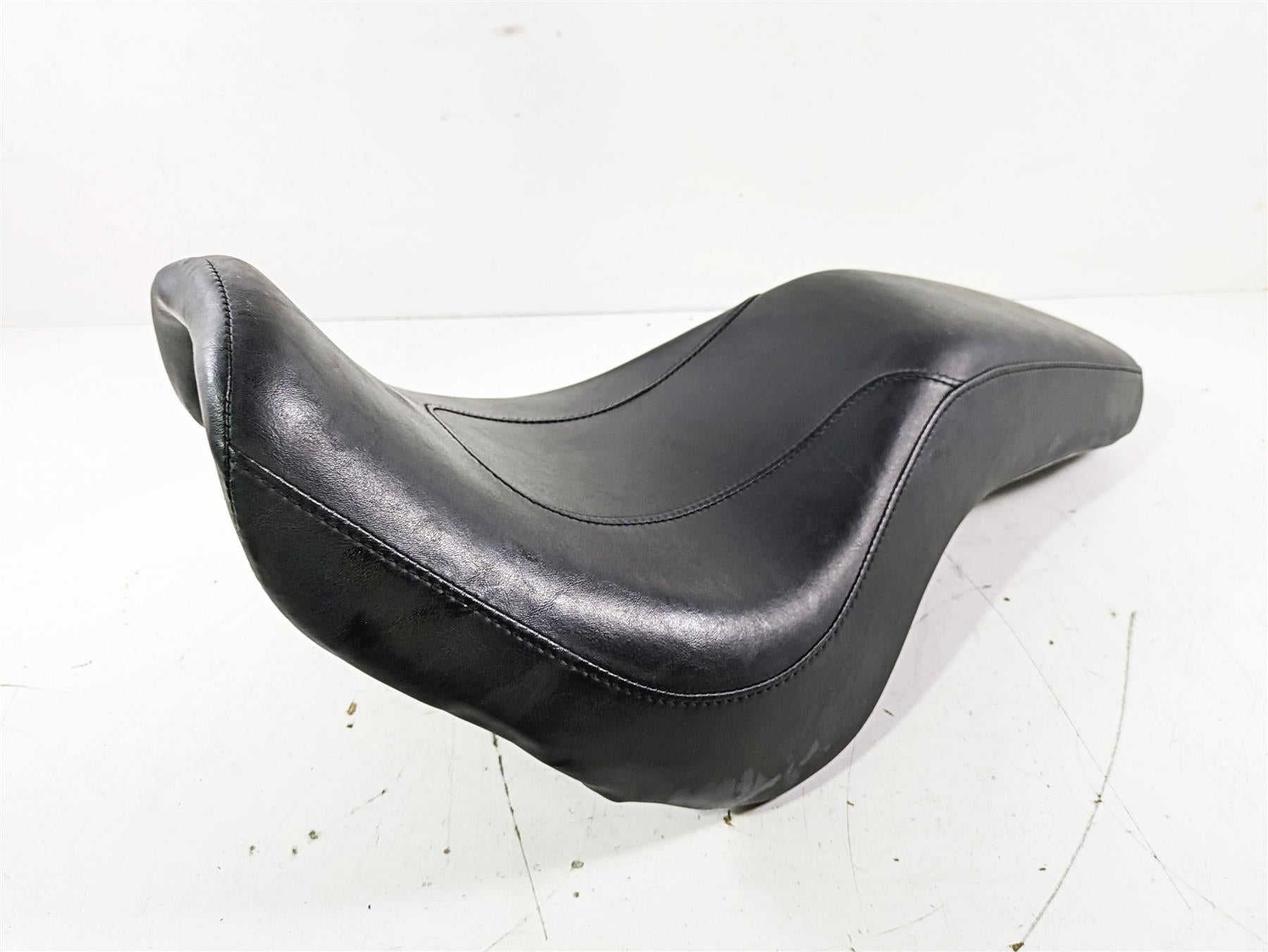 2000-2007 Harley Softail FLSTD Deuce Rider Seat Saddle 92028-07 {{ shop.shopifyCountryName }} - Mototech271