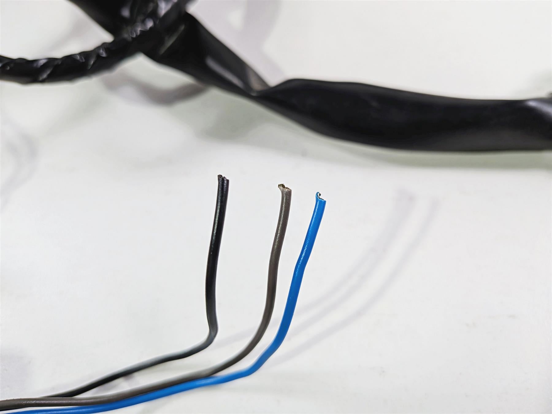 2025 Yamaha YZF R7 Wiring Harness Loom - Taillight Plug Cut BEB-82590-01-00 {{ shop.shopifyCountryName }} - Mototech271