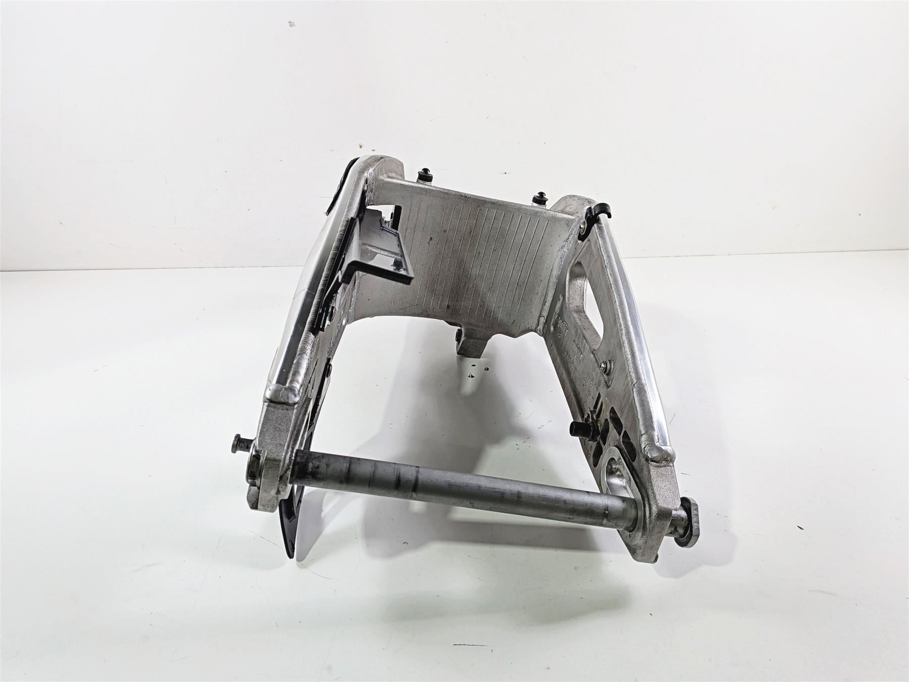 2018 Aprilia RSV4 RR Rear Swingarm Swing Arm & Axle 2B001292 {{ shop.shopifyCountryName }} - Mototech271