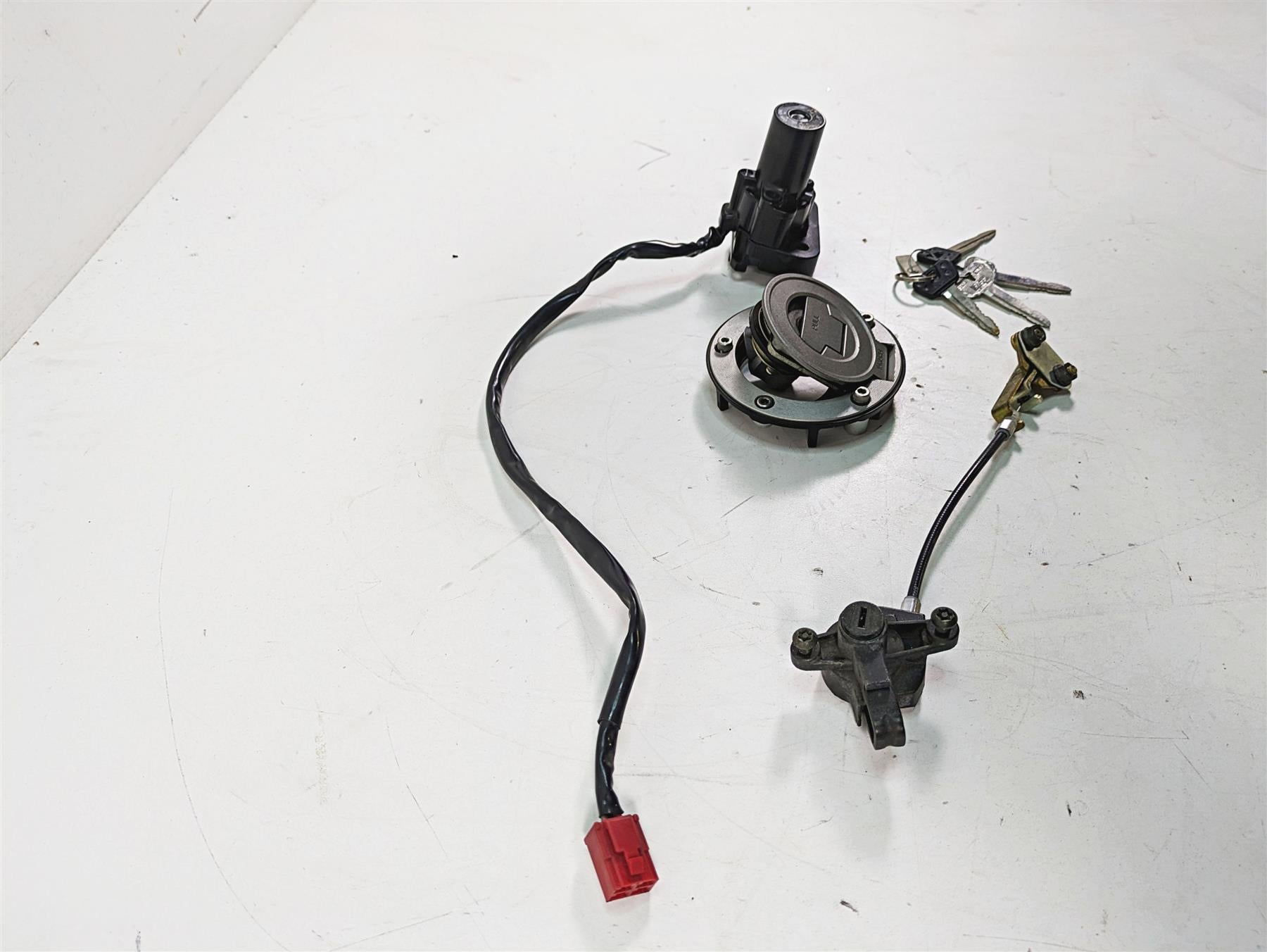 2002 Yamaha FZ1 FZS1000 Fazer Ignition Switch Key Lock Set 5LV-82501-10-00 {{ shop.shopifyCountryName }} - Mototech271