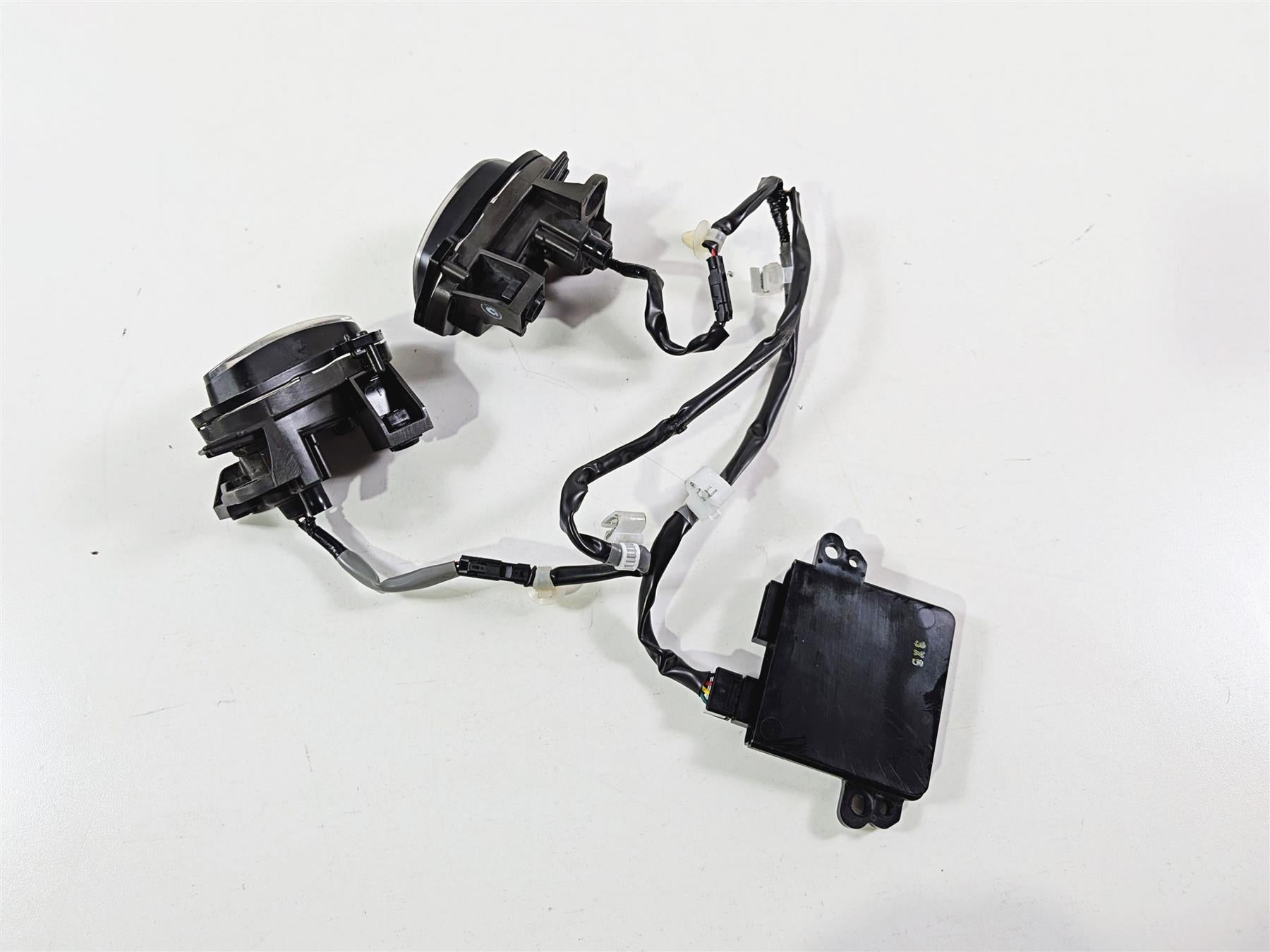 2024 Yamaha YZF R1 RN65 Headlight Head Lamp Lens & Module Set B3L-84300-00-00 {{ shop.shopifyCountryName }} - Mototech271