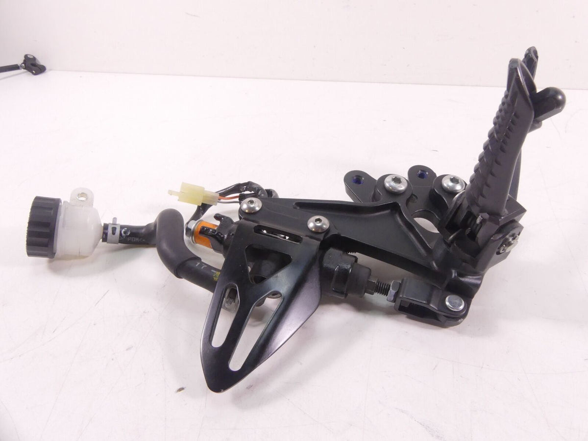 2018 Suzuki GSXR750 Right Front Driver Footpeg Brake Pedal Set 43511-14J10 {{ shop.shopifyCountryName }} - Mototech271