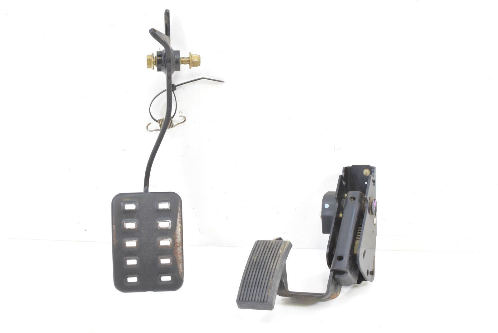 2016 Can-Am Maverick 1000R STD Accelerate & Brake Pedal 705600724 707001166 {{ shop.shopifyCountryName }} - Mototech271
