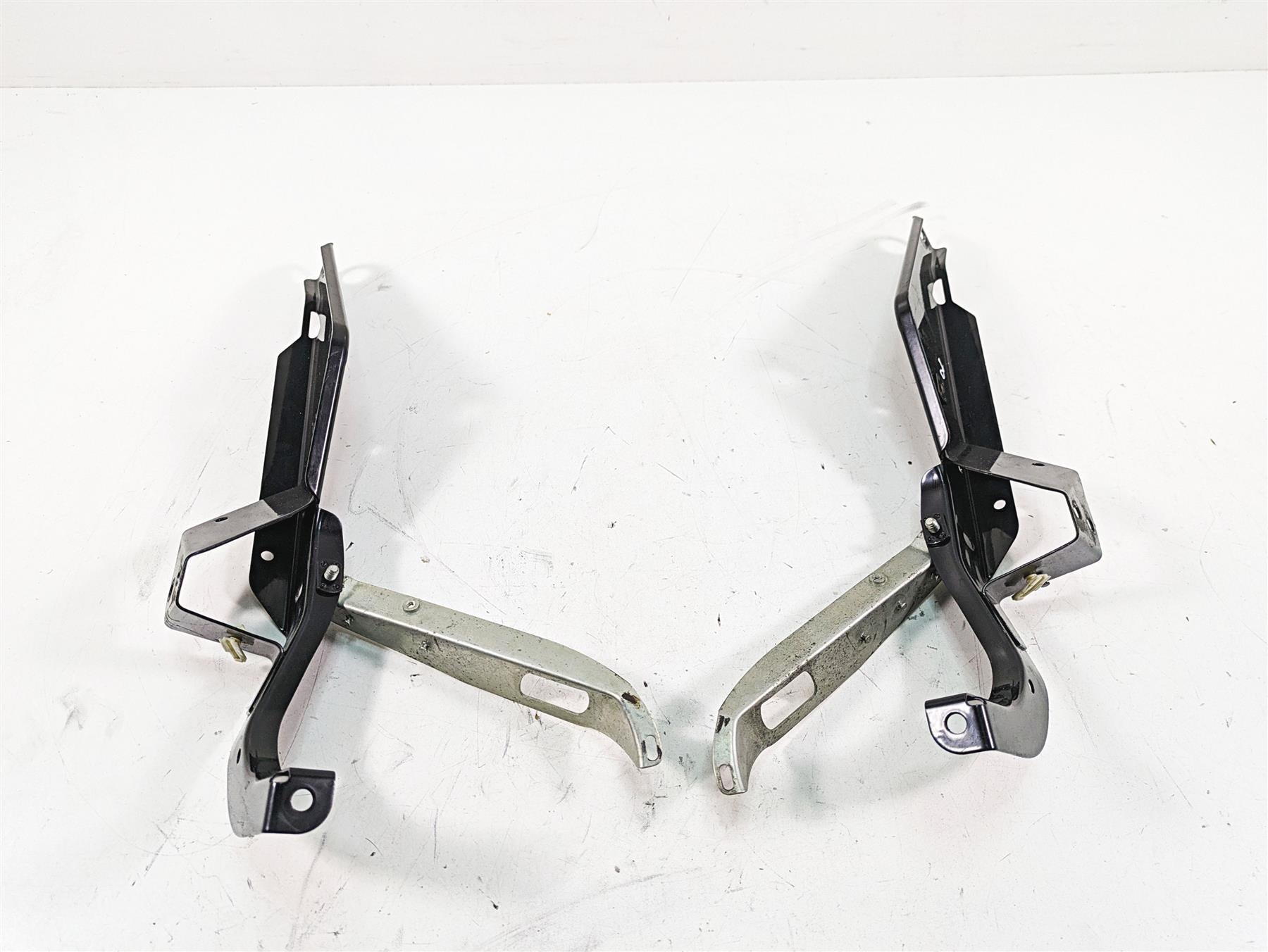 2010 Harley Touring FLHTCU Electra Glide Front Fairing Mount Holder Set 58479-96 {{ shop.shopifyCountryName }} - Mototech271