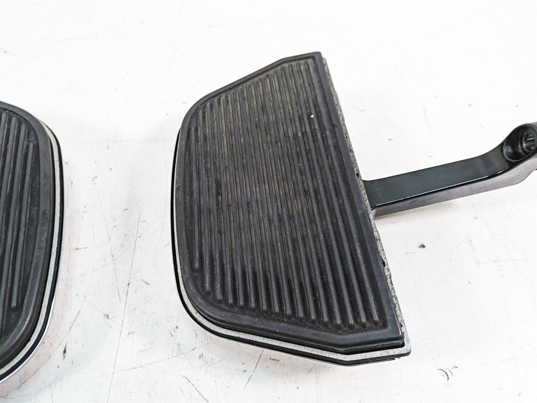 2008 Harley FLHTCU Electra Glide Left Right Passenger Floor Board Set 52719-93B {{ shop.shopifyCountryName }} - Mototech271
