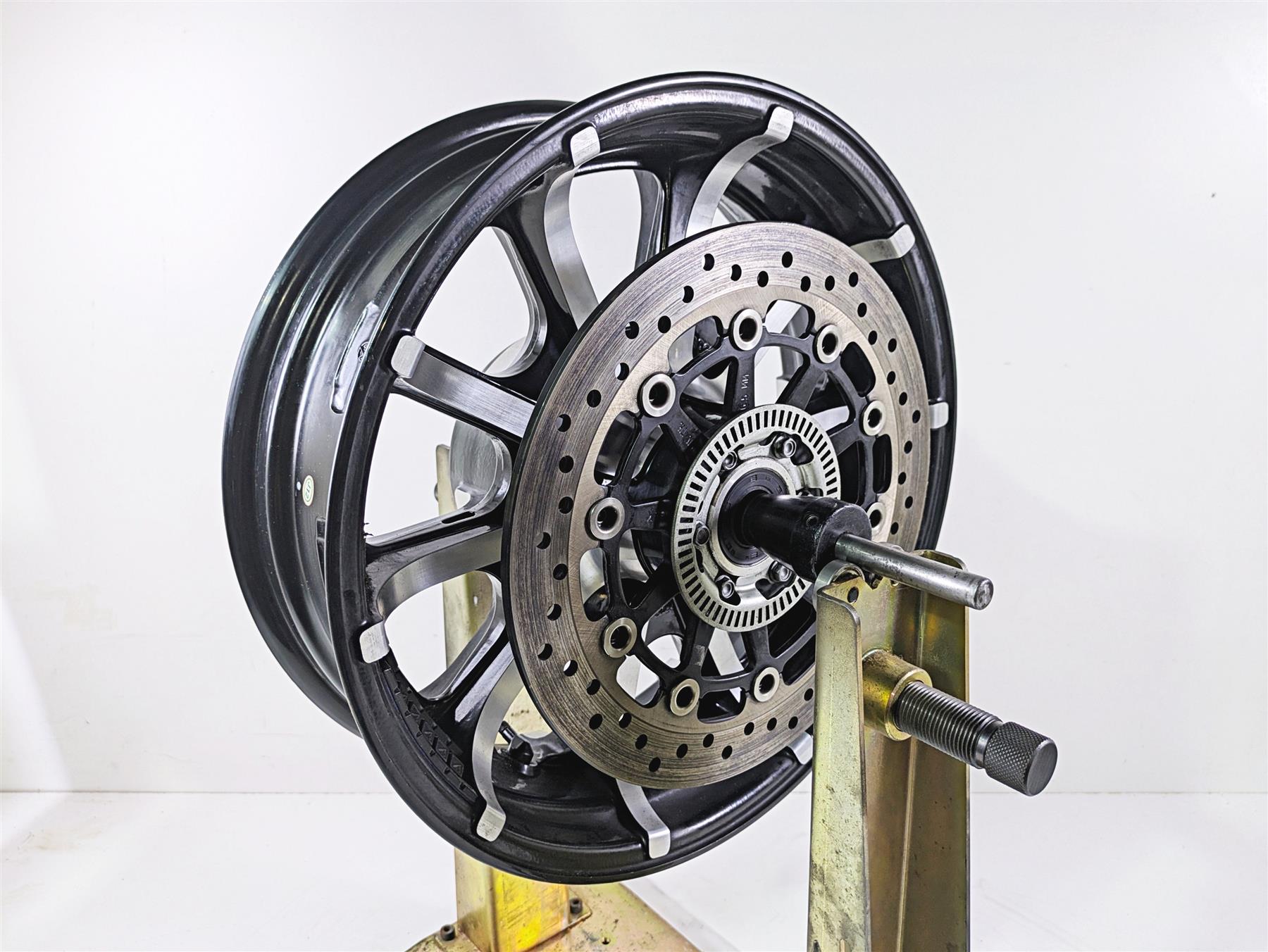 2017 Indian Chieftain Limited Straight Rear Wheel Rim 16x5 1523060 {{ shop.shopifyCountryName }} - Mototech271