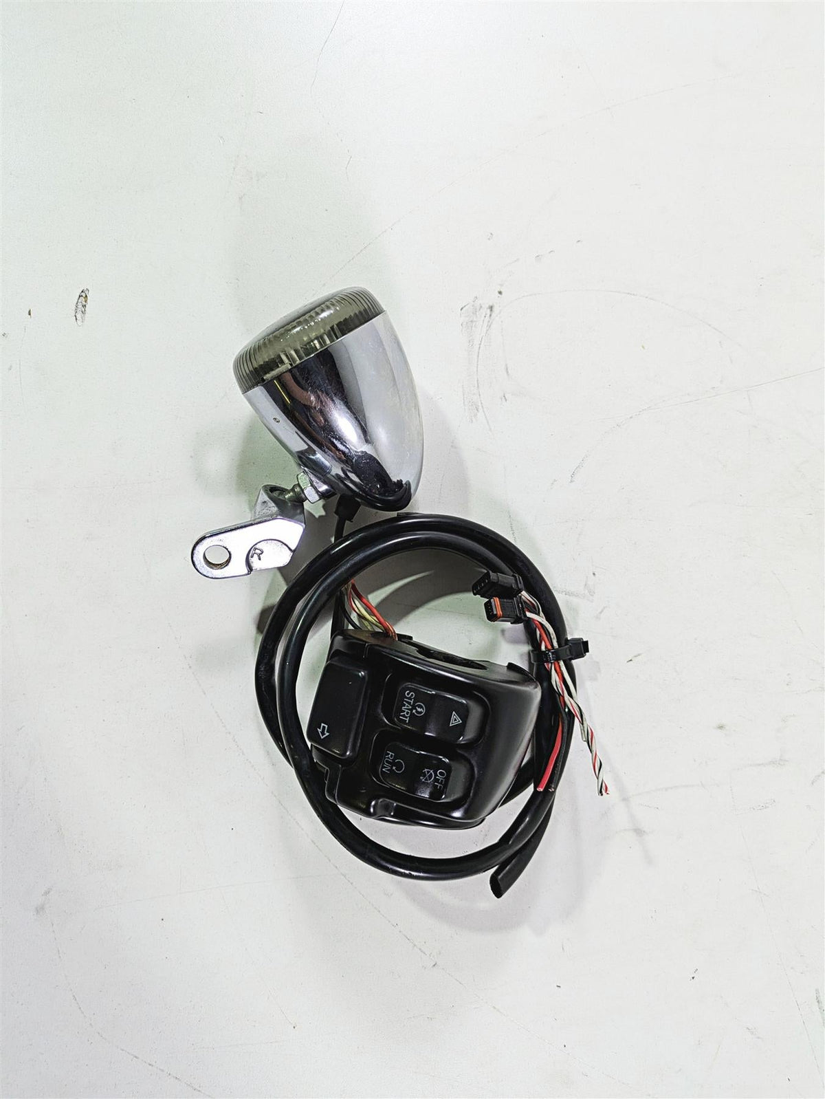 2014 Harley FXDL Dyna Low Rider Right Hand Control Switch Blinker -Read 72944-12 {{ shop.shopifyCountryName }} - Mototech271