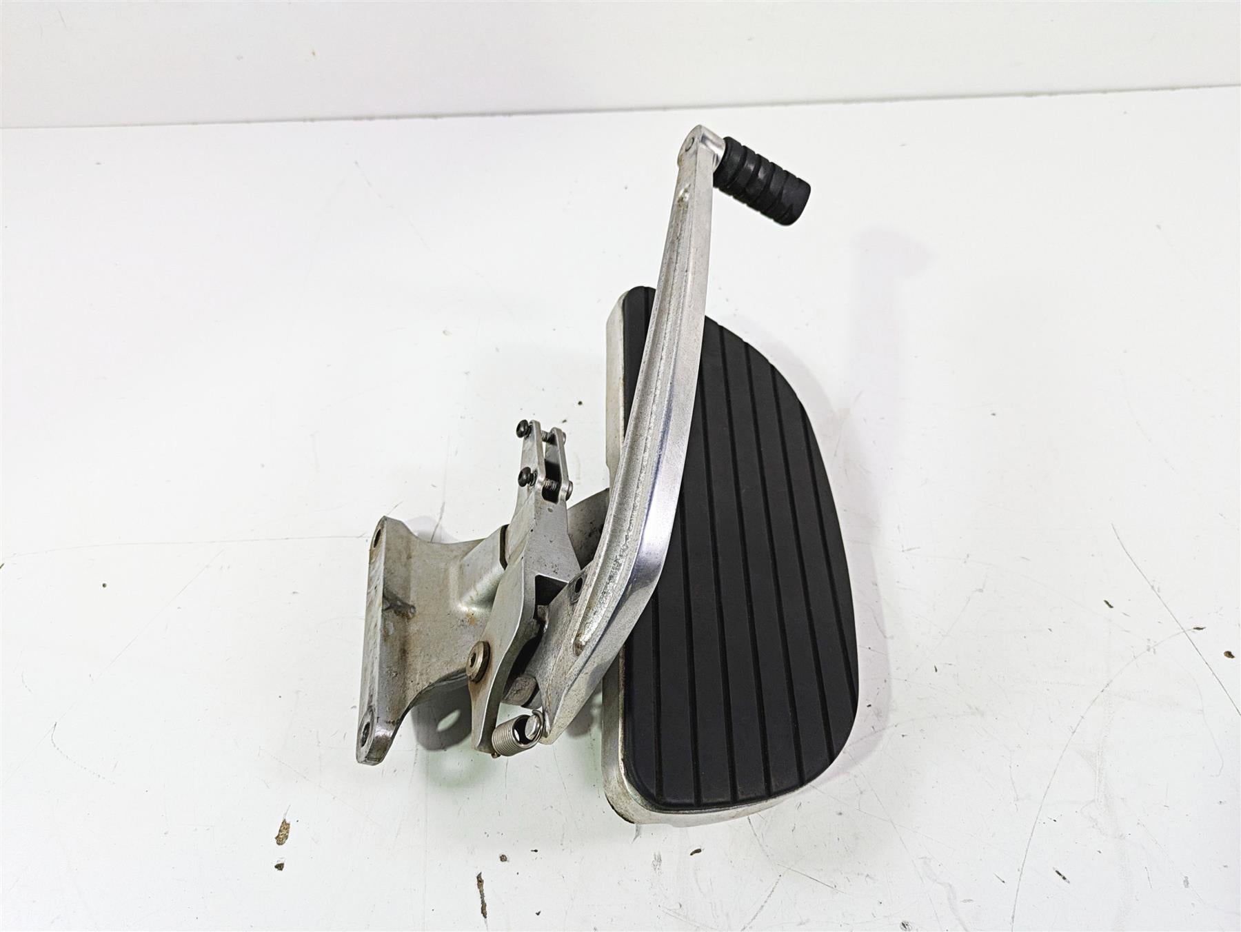 2004 Victory Kingpin Right Side Floor Board + Brake Pedal Set 1014775 5134178 {{ shop.shopifyCountryName }} - Mototech271