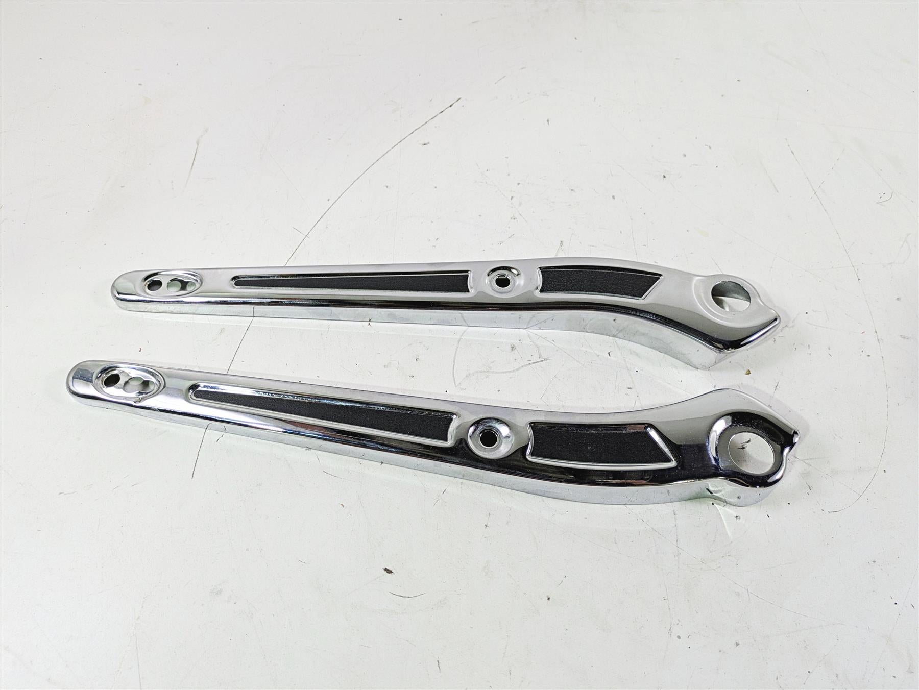2015 Harley FXDL Dyna Low Rider Rear Fender Struts Braces READ 57300024 57300026