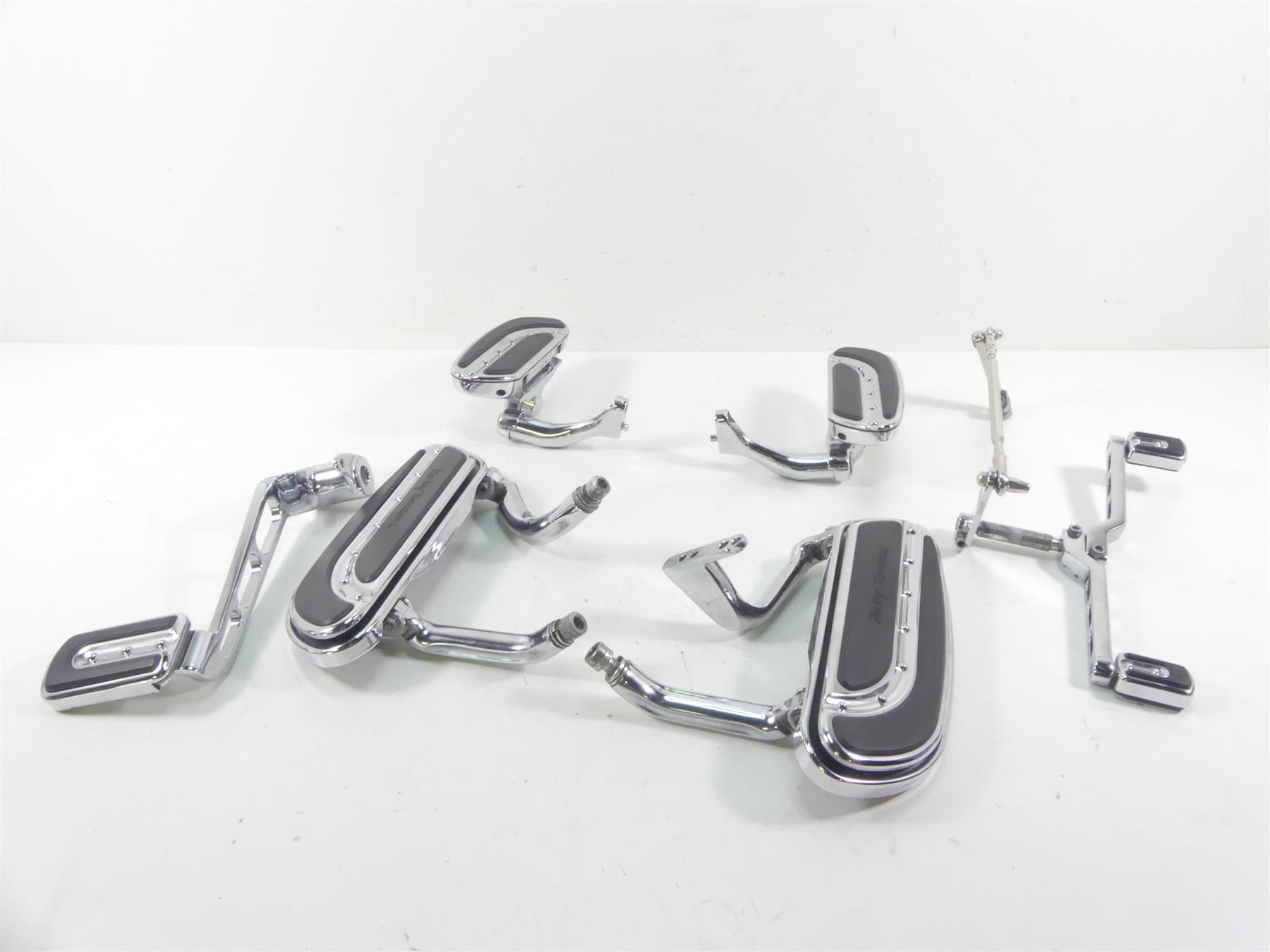 2007 Harley FLHTCU SE CVO Electra Glide Floorboard Shifter Brake Set 50688-04 {{ shop.shopifyCountryName }} - Mototech271
