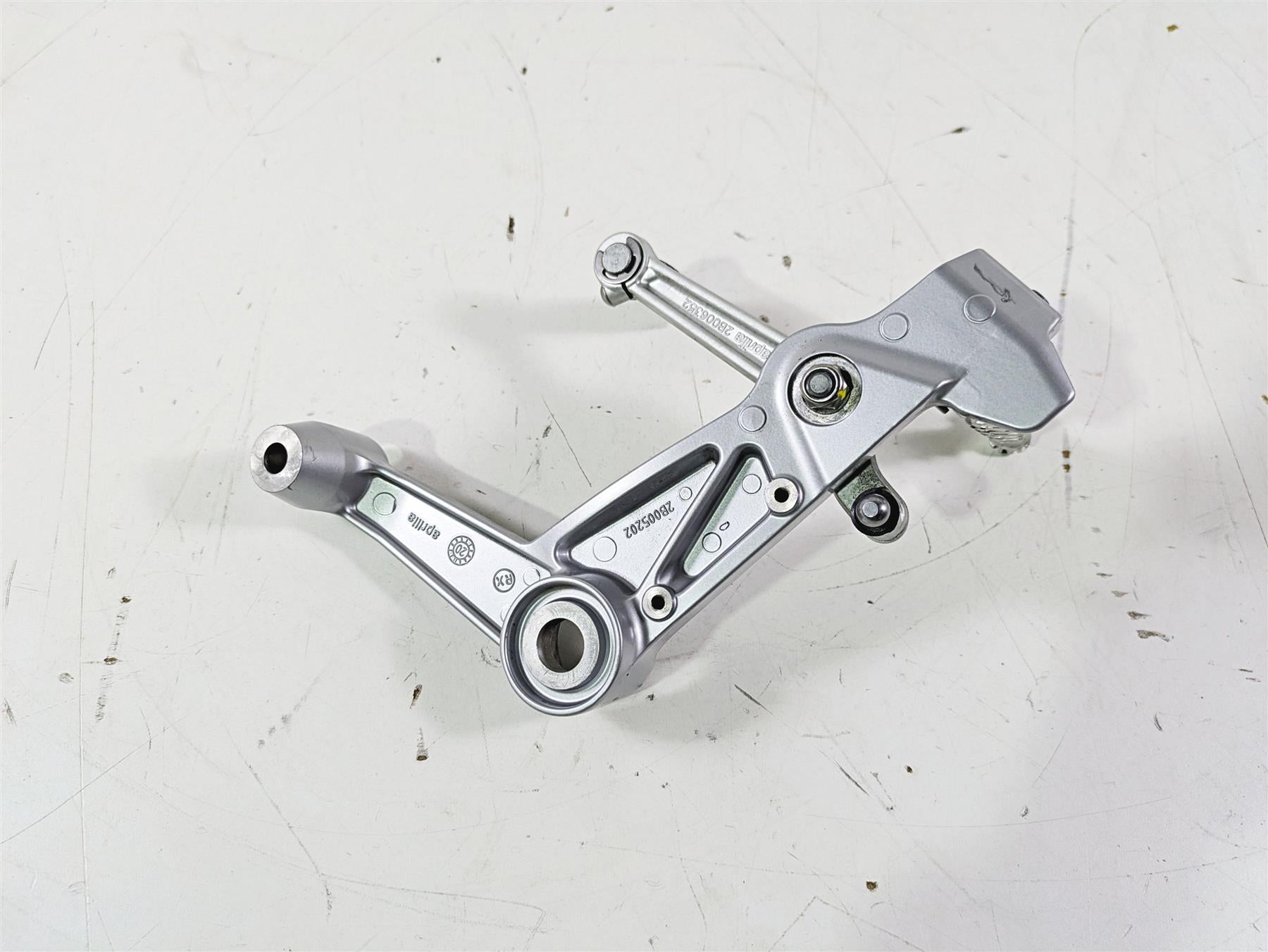 2021 Aprilia RS660 Left Rider Footpeg & Shifter Lever 2B005202 2B006352 {{ shop.shopifyCountryName }} - Mototech271