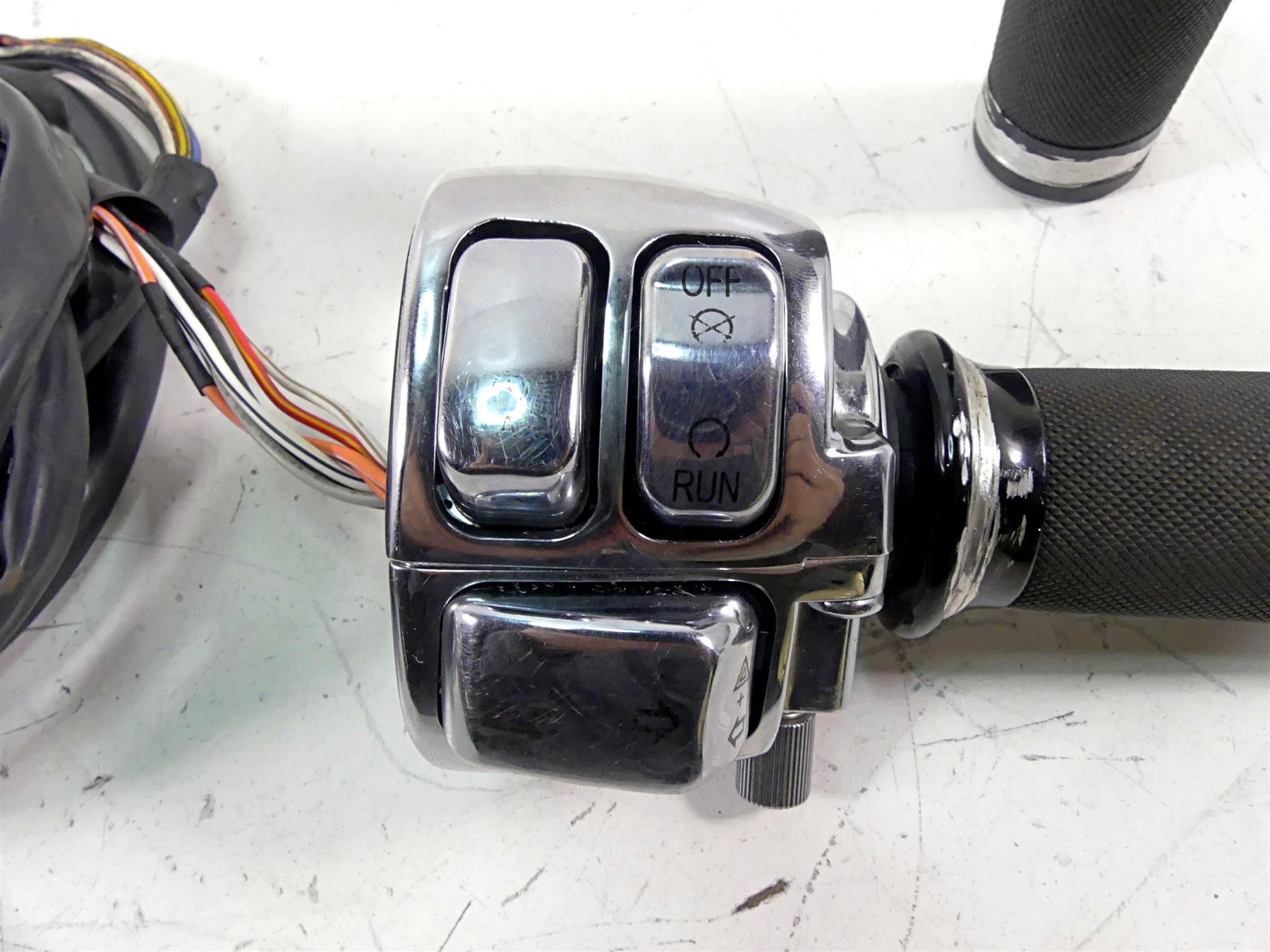 Harley Davidson Softail Dyna Sportster Left Right Chrome Hand Control Switch Set {{ shop.shopifyCountryName }} - Mototech271
