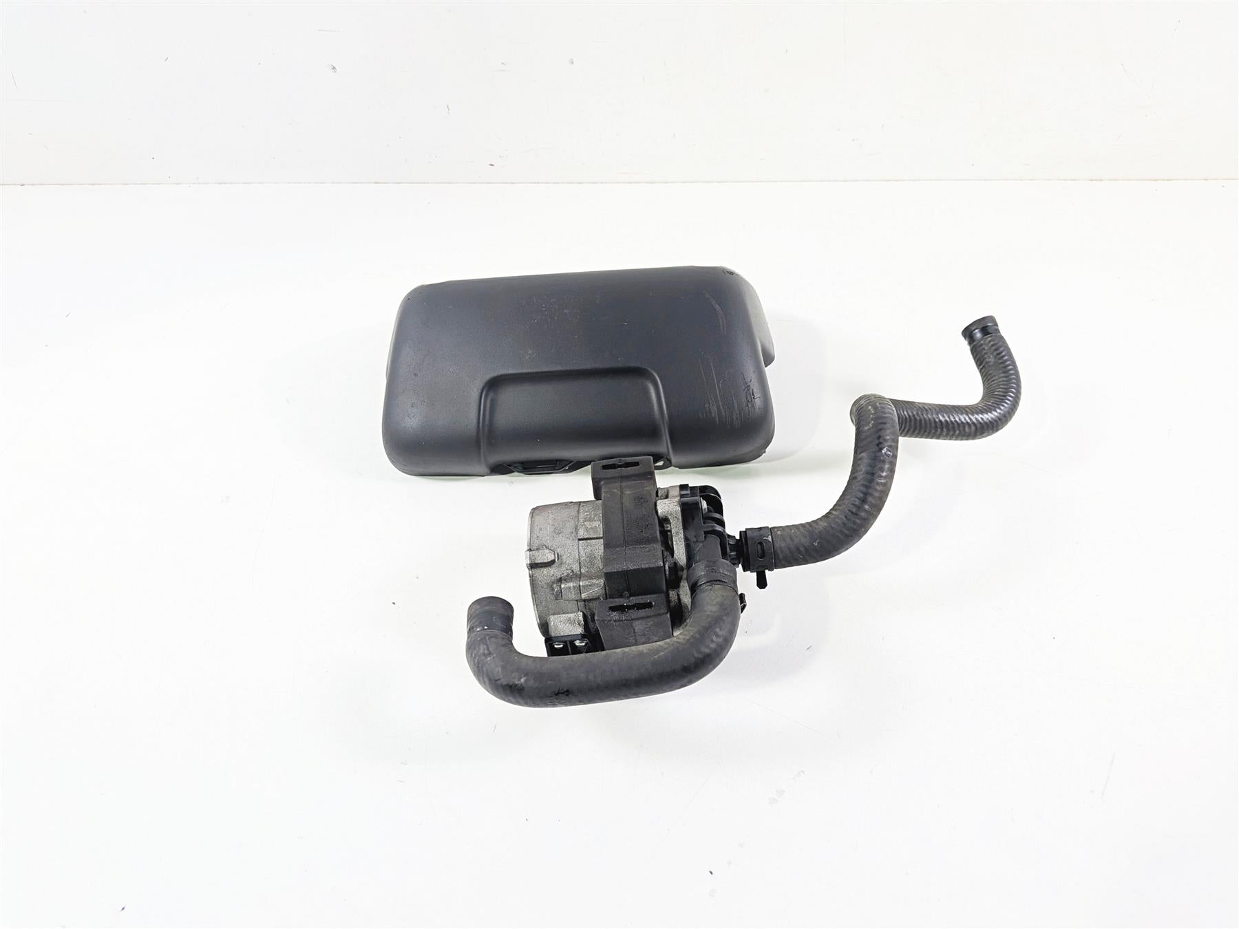 2020 Harley Touring FLTRK Road Glide Water Pump + Holder & Cover 26600048B {{ shop.shopifyCountryName }} - Mototech271
