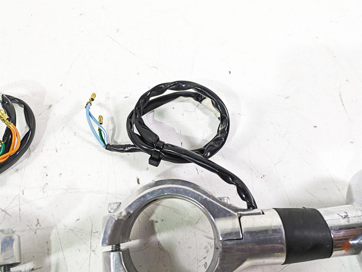 2002 Honda VTX1800 Retro Front Blinker & Clamp Set 33400-MBH-673 33450-MBH-673 {{ shop.shopifyCountryName }} - Mototech271