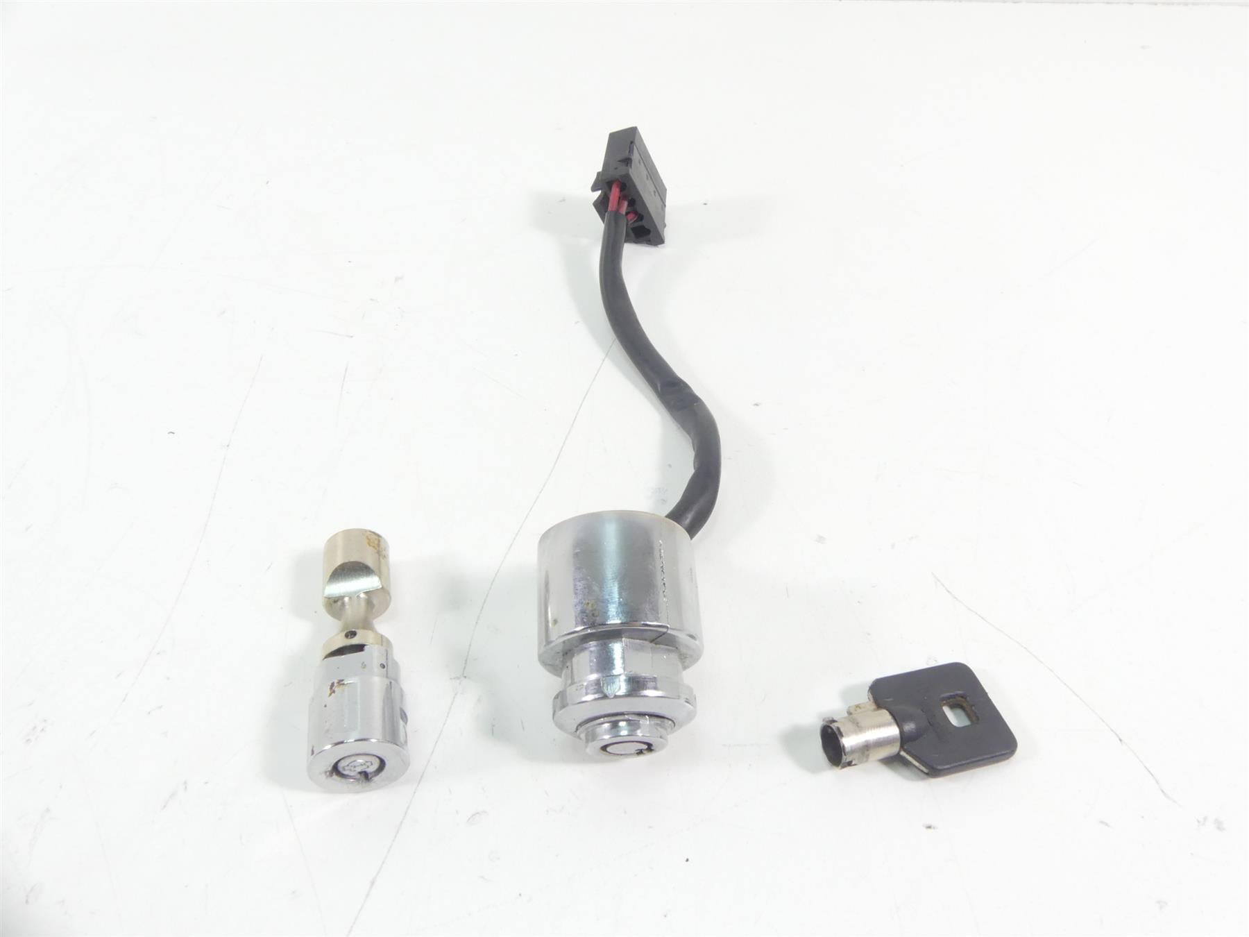 1995 Harley Dyna FXDL Low Rider Ignition Switch Steering Lock Key Set 71421-94 {{ shop.shopifyCountryName }} - Mototech271