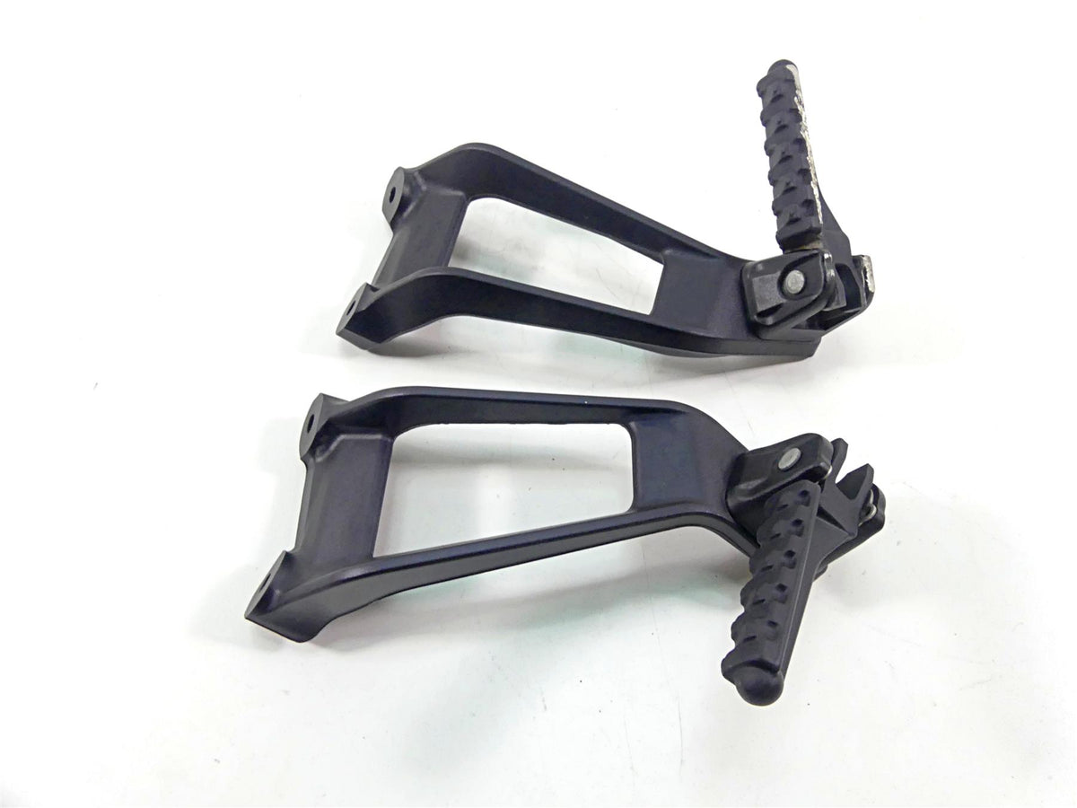 2016 KTM 1290 Super Duke R Rear Passenger Footpeg Foot Peg Set 6130304800033S {{ shop.shopifyCountryName }} - Mototech271